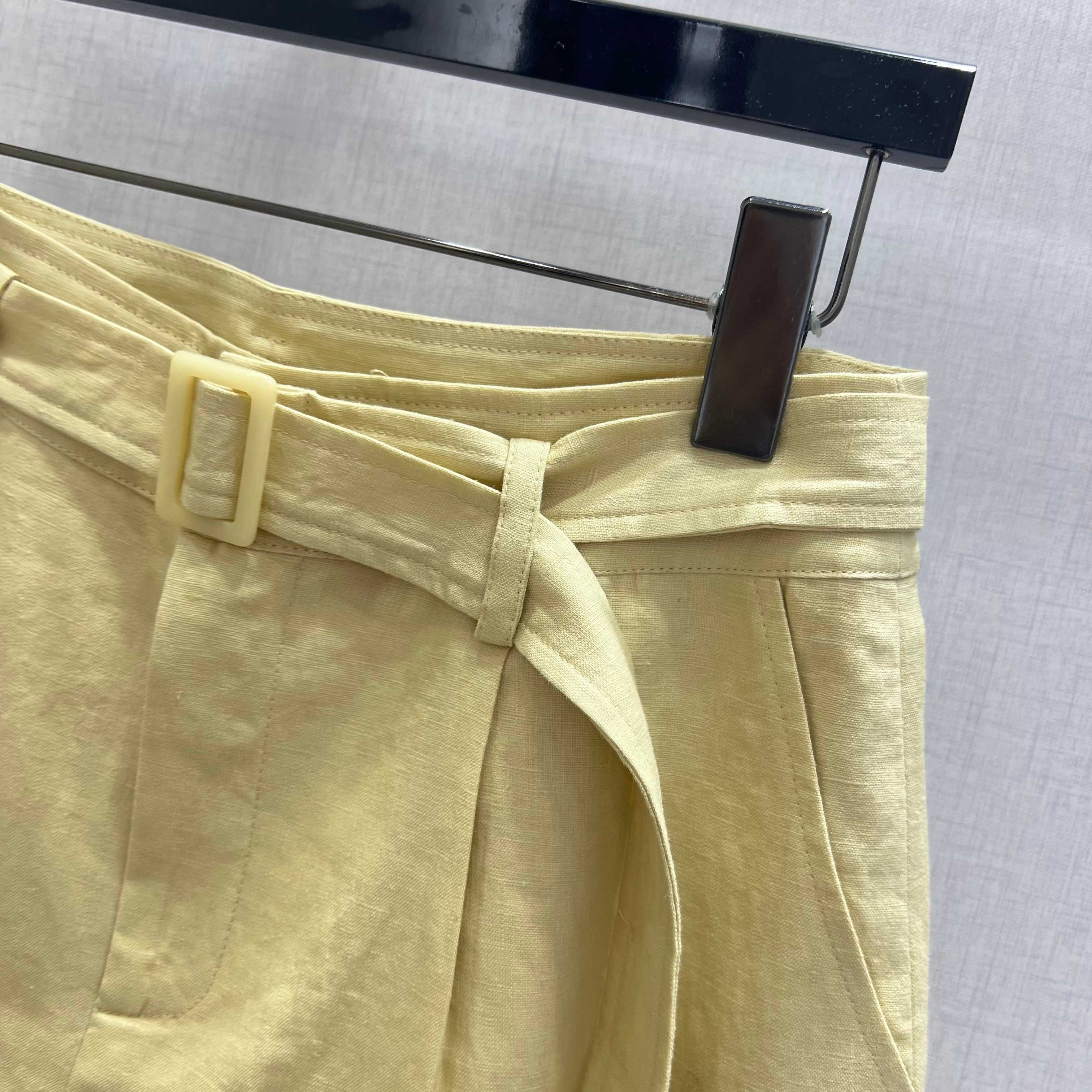 强烈推荐 26早春新品 亚麻腰带短裤 同色系宽腰带+方形扣头是点睛之笔 天然亚麻面料带着清晰的自然纹理与