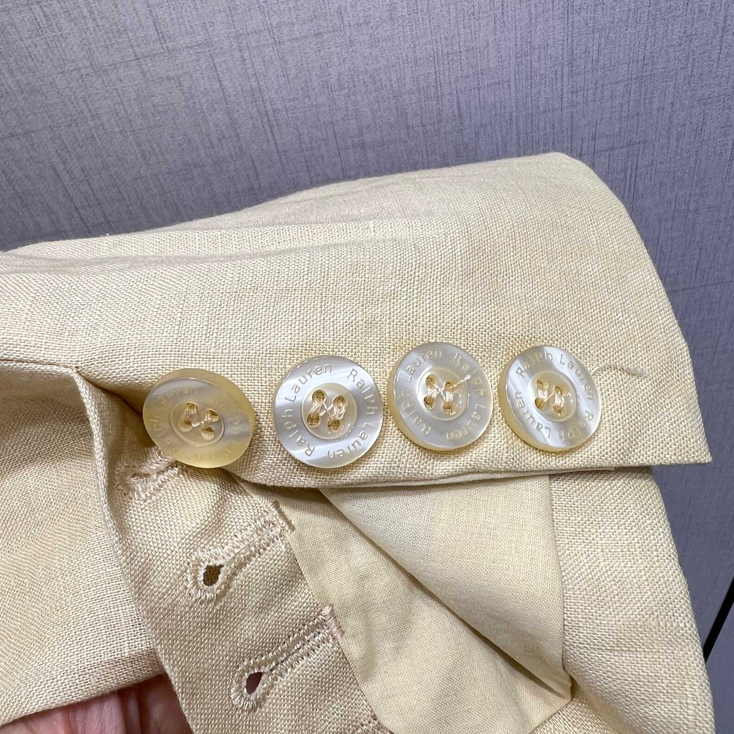 强烈推荐 26早春新品 亚麻西装外套 经典平驳领H型剪裁 长度刚好盖过胯部对身材包容度很高 天然亚麻面料