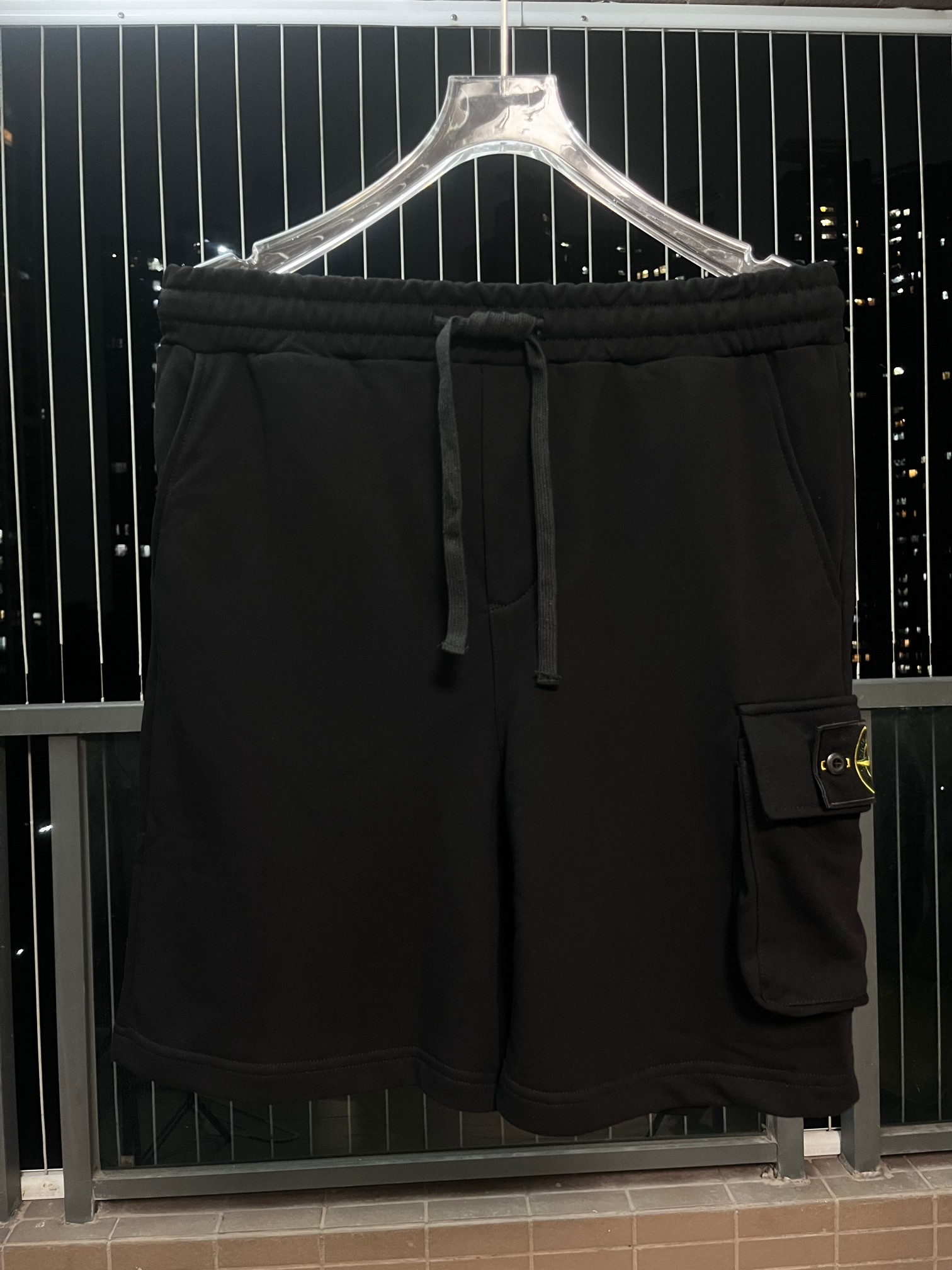 High-End Stone Island Gold Balm Shorts with Custom Embroidery and Thick Cotton. - 图片 2