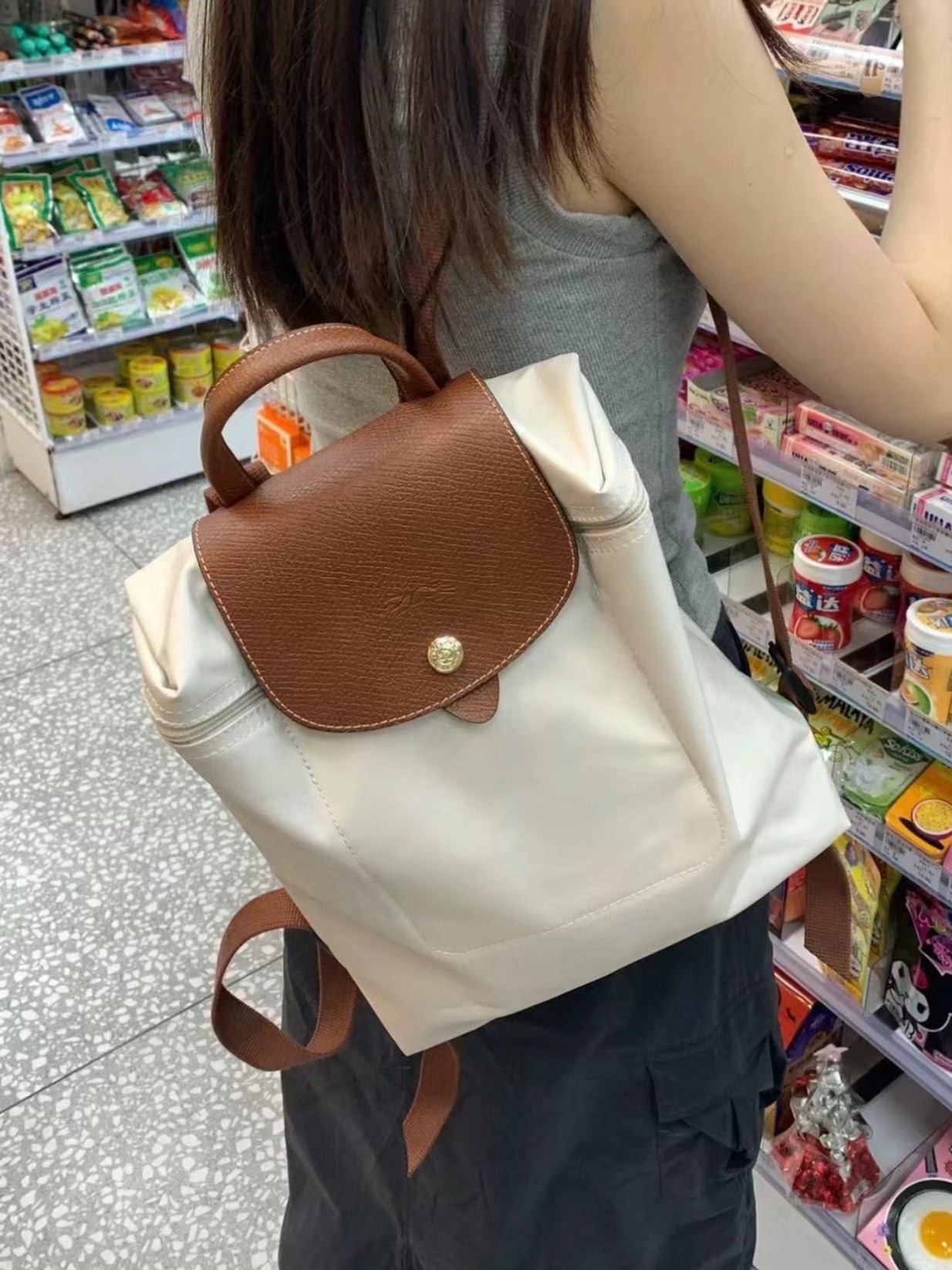 纸白色，网上一包难求 2