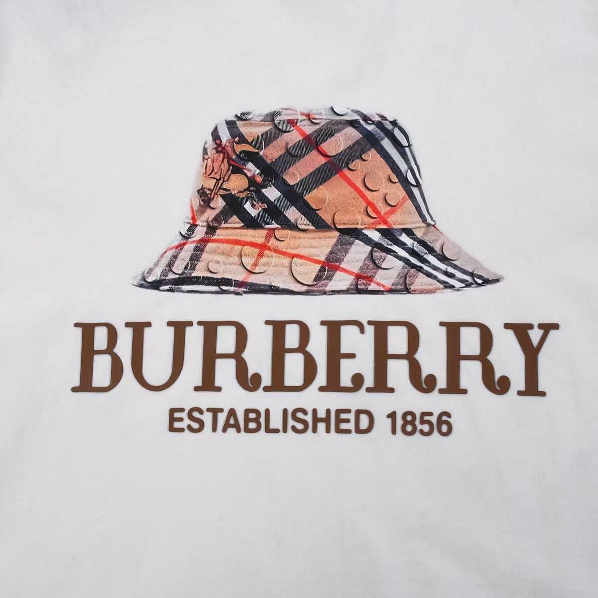 Burberry Printed Crewneck T-Shirt with Hat Graphic - Stylish Tee for Men 3 a1749486593323 2631