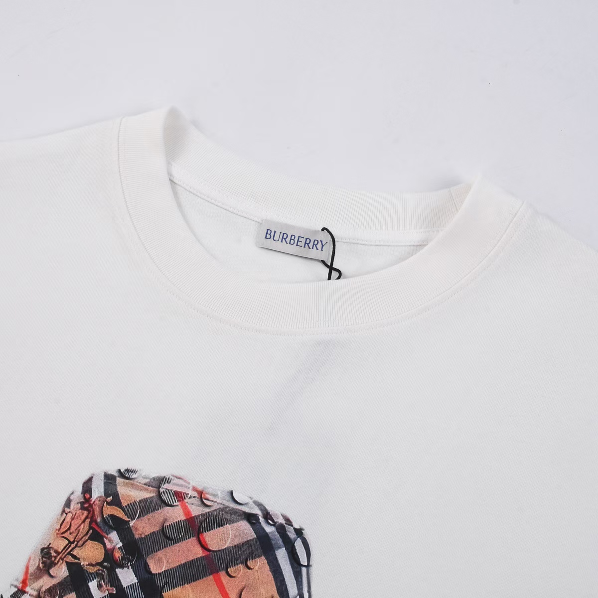 Burberry Printed Crewneck T-Shirt with Hat Graphic - Stylish Tee for Men 6 a1749486593345 7828