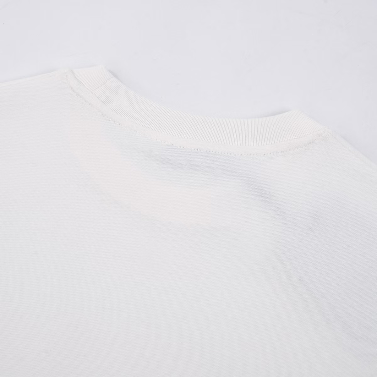 Burberry Printed Crewneck T-Shirt with Hat Graphic - Stylish Tee for Men 9 a1749486594403 1306