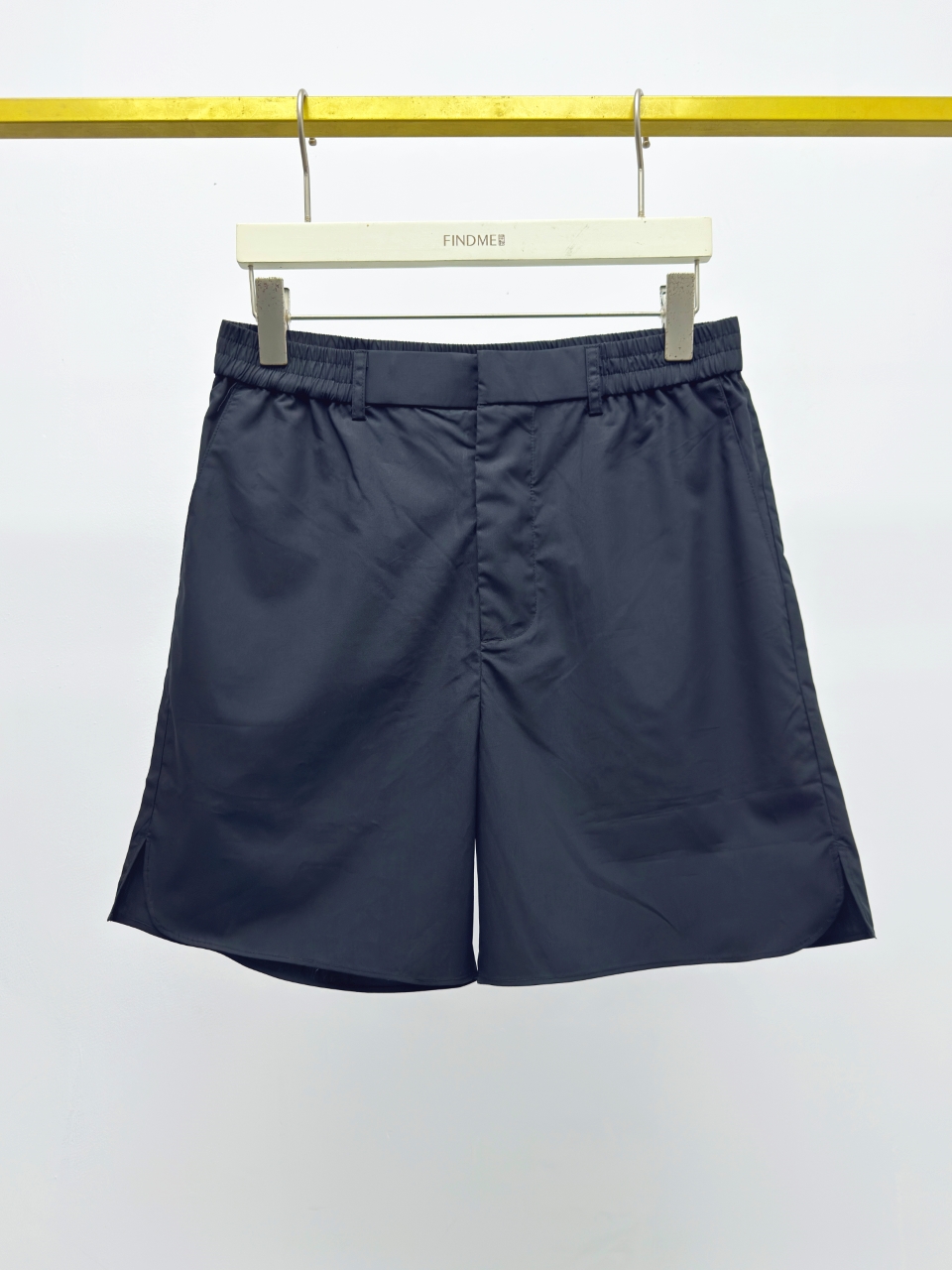 NO:142128,F*NDI 25SS Spring and summer new products Elastic waist shorts Cotton combed fabric Back pocket logo embroidery craft Slit curved design on both sides of the lower foot Slightly loose straight fit Simple style Advanced texture Black Green two-color S M L XL four-code Real photos Details on sale in stock, shorts, alexander wang19860909F*NDI 25SS 春夏新品 松紧腰短裤 棉质精梳面料 后袋logo刺绣工艺 下脚两侧开衩弧形设计 微宽松直筒版型 简约版型 高级质感 黑 绿两色S M L XL四码 实拍细节图 现货发售中,,shorts,alexander wang,Men's clothing