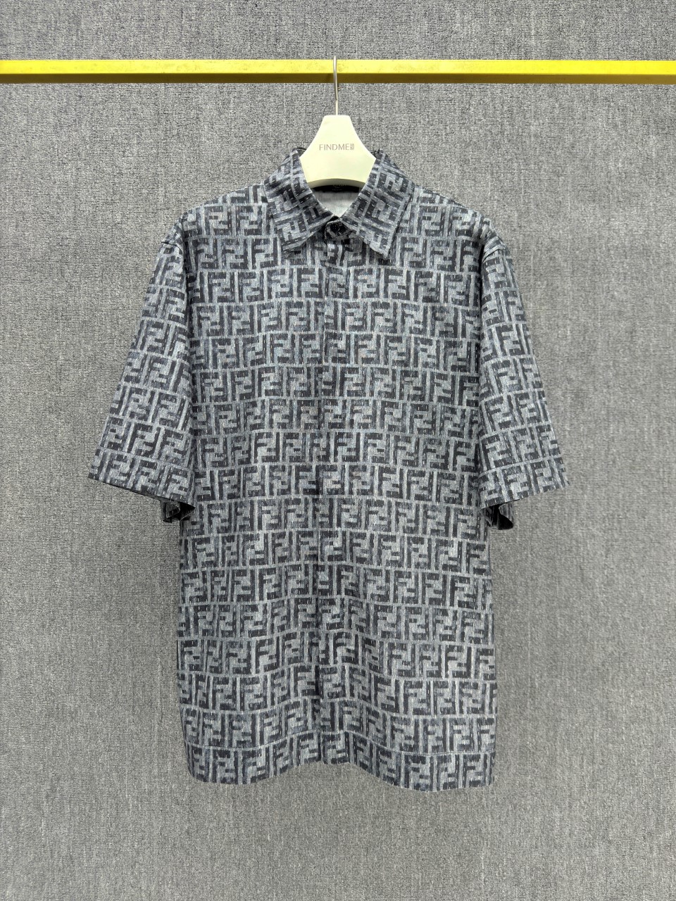 NO:142136,F*NDI 25SS spring and summer new product jacquard short-sleeved shirt double F jacquard cotton fabric comfortable and breathable hidden buckle open and close placket casual slightly shoulder-falling design Simple style Advanced texture Gray S M L XL Four-code on sale in stock Real photos, Shirts, T-shirt, alexander wang19860909F*NDI 25SS春夏新品 提花短袖衬衫 双F提花棉质面料舒适透气 隐藏式扭扣 开合门襟 休闲微落肩设计 简约版型 高级质感 灰色 S M L XL 四码现货发售中 实拍细节图,,shirts,T-shirt,alexander wang,Men's clothing