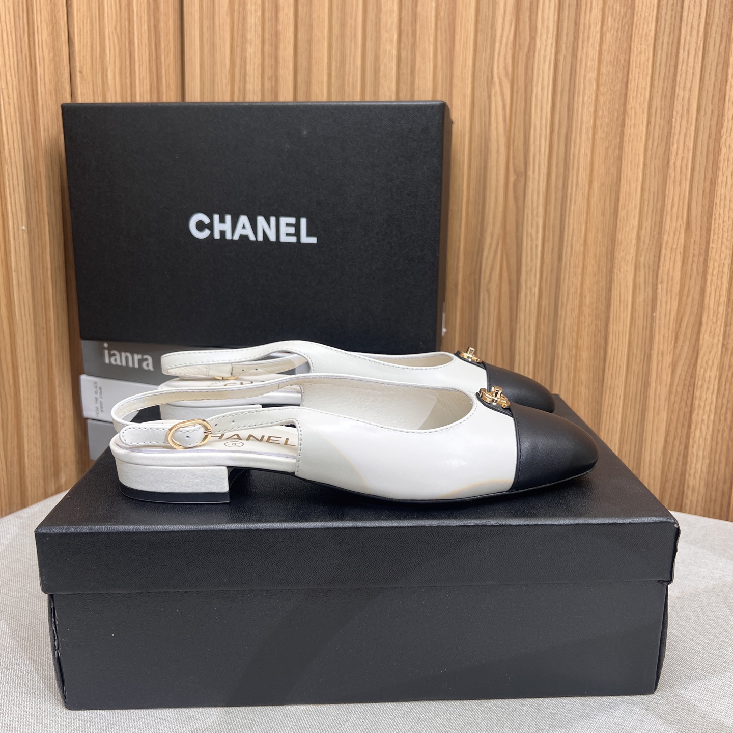 NO:266376,CHANEL Chanel｜Xiaoxiang 25P new classic double C thick heel color-blocking sandals!  The upper is made of sheepskin, the inner tiptoe is all silk sheepskin, imported cowhide, heel height 1.5cm size35-39 (customized by 40/41), sandals, chanel, chanel, sandals, cowhide, sheepskin19860909CHANEL香奈儿｜小香25P新品经典 双C粗跟后空拼色拼接凉鞋！ 鞋面采用羊皮 内里踮脚均为丝绸羊皮 意大利进口牛皮大底 跟高1.5cm size35-39（40/41定制）,凉鞋,chanel,chanel,sandals,cowhide,sheepskin,Women's Shoes