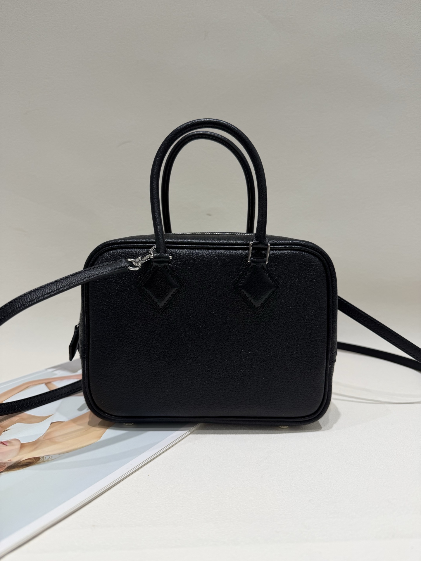 NO:811522,Second generation lume mini, black, silver buckle, imported goatskin, with detachable long shoulder strap, details; Hermes, hermes, sheepskin, Hermes,19860909二代lume mini ,黑色,银扣,进口山羊皮,配可拆卸长肩带,细节；,爱马仕,hermes,sheepskin,Hermes,,Bag