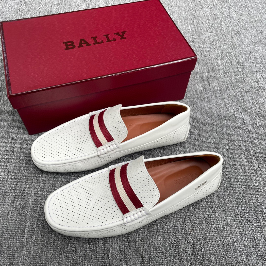 NO:621481,BALLY/Bally's new popular AIEL one-leg men's shoes!  Leading counter Unique brand logo design Fashionable and versatile Cowhide surface uses digital breathable punching The leather feels super comfortable Strie buckle strap details on the front Original scented rubber grip and wear-resistant outsole Comes with original packaging box!  Size 39/40/41/42/43 standard leather shoe size item number 47014252,,bally,cowhide19860909BALLY/巴利新爆款AIEL一脚蹬男鞋 ！ 领先专柜 独特的品牌标志设计 时尚百搭 牛皮面采用数码透气冲孔 皮质手感超级舒服 正面饰strie搭扣支带细节 原厂香味橡胶抓地耐磨大底 配原版包装盒 ！ 尺码39/40/41/42/43 标准皮鞋码 货号47014252,,bally,cowhide,Men's shoes