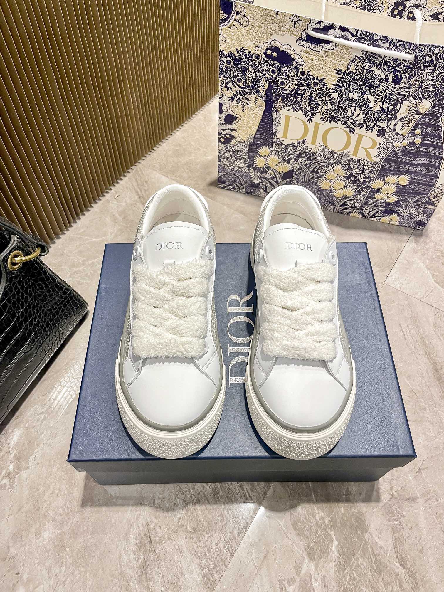 Designer 1:1 Replica
 Dior Shoes Sneakers Best AAA+
 Sheepskin Sweatpants