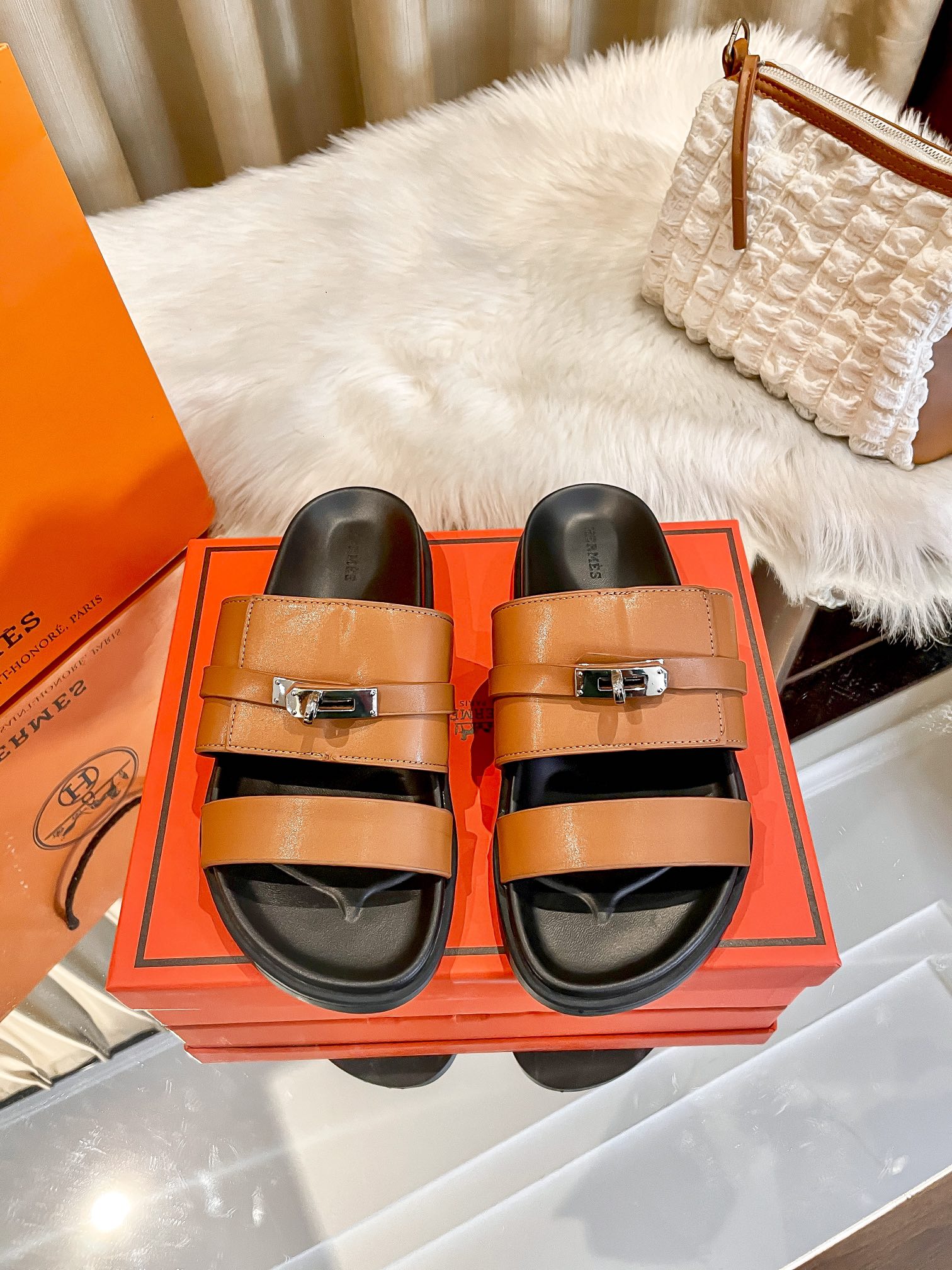 Hermes Chaussures Pantoufles Couleur orange Hardware en argent Série printemps Peu importe