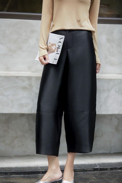 Designer Silk Wool Pants and Turtleneck Set - Fall/Winter 2025 Collection 1 Designer Silk Wool Pants and Turtleneck Set - Fall/Winter 2025 Collection
