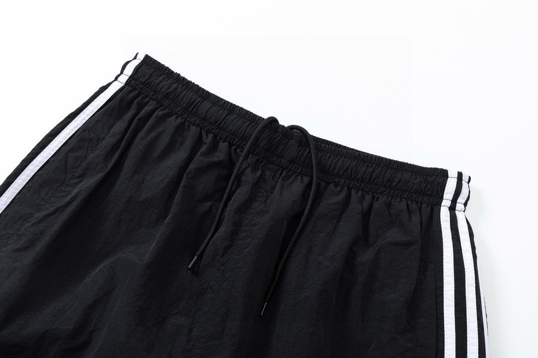 Balenciaga/巴黎世家 阿迪三叶草联名长裤-莆田鞋,莆田鞋货源,高仿鞋,高仿鞋货源,安福档口,莆田高仿鞋,莆田鞋批发,高仿鞋批发,莆田高仿运动鞋,高仿运动鞋,莆田运动鞋 Balenciaga/巴黎世家 阿迪三叶草联名长裤