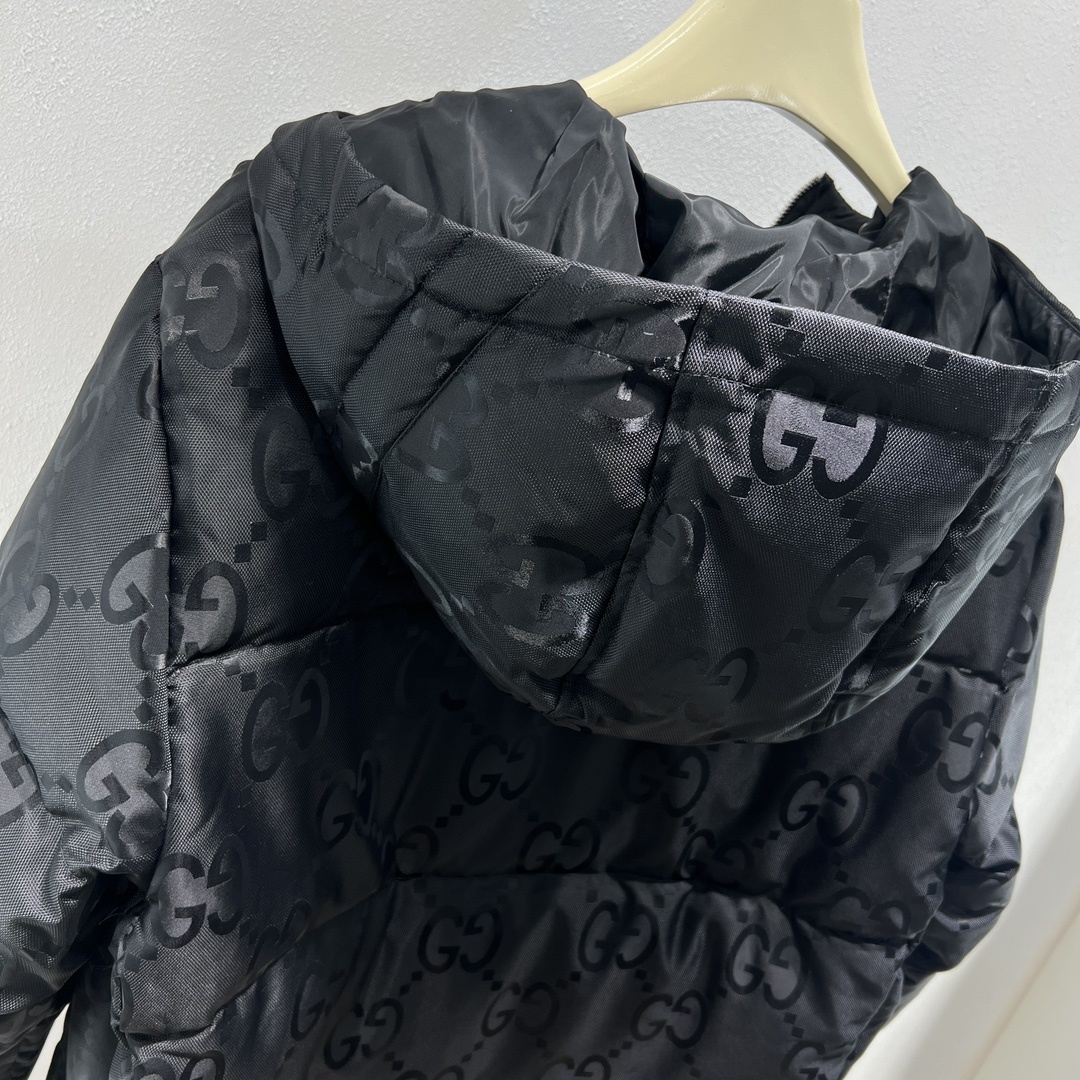 羽绒服-。 GUC黑武士黑客系列双G暗纹印花连帽羽绒服外套!客供再生尼龙面料制作,内里白鹅绒填充,给予温