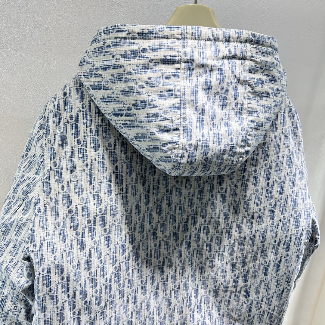 羽绒服-。 DR标识提花牛仔连帽羽绒服外套 定制牛仔棉质水洗面料，锁绒线更稳定！平均填充300g国际90