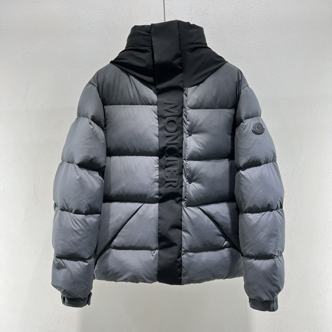 羽绒服-。 MC黑武士冬季爆款羽绒服 短款羽绒服浮雕门禁羽绒服面包服！磨砂利落色彩与剪裁打造干练姿态，身