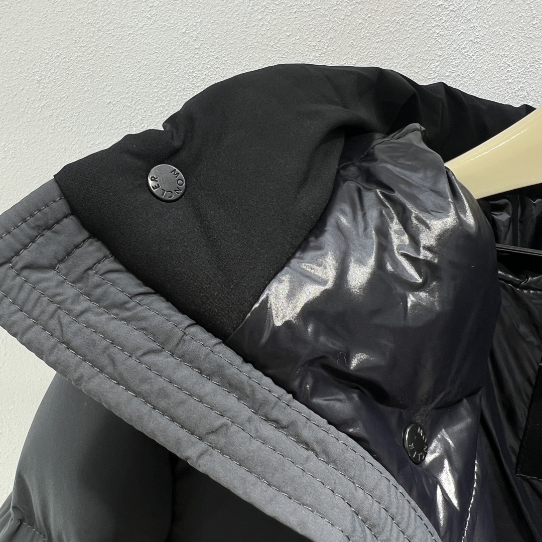 羽绒服-。 MC黑武士冬季爆款羽绒服 短款羽绒服浮雕门禁羽绒服面包服！磨砂利落色彩与剪裁打造干练姿态，身