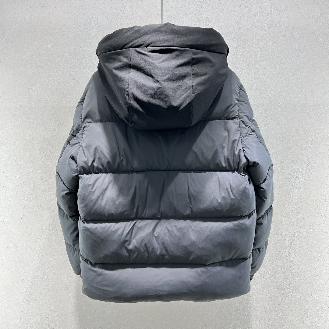 羽绒服-。 MC黑武士冬季爆款羽绒服 短款羽绒服浮雕门禁羽绒服面包服！磨砂利落色彩与剪裁打造干练姿态，身