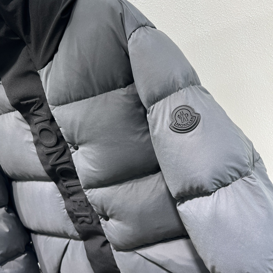 羽绒服-。 MC黑武士冬季爆款羽绒服 短款羽绒服浮雕门禁羽绒服面包服！磨砂利落色彩与剪裁打造干练姿态，身