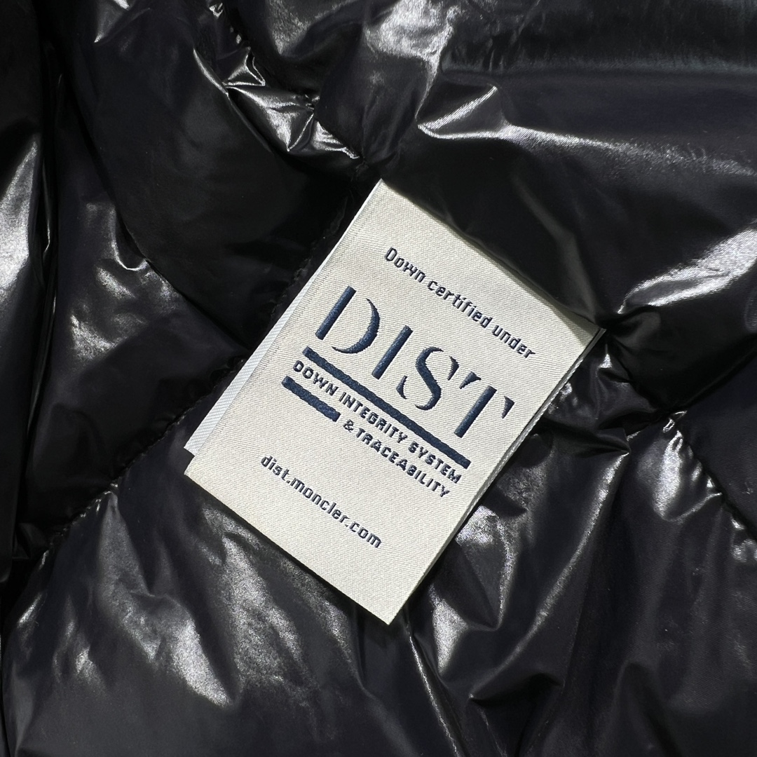 羽绒服-。 MC黑武士冬季爆款羽绒服 短款羽绒服浮雕门禁羽绒服面包服！磨砂利落色彩与剪裁打造干练姿态，身