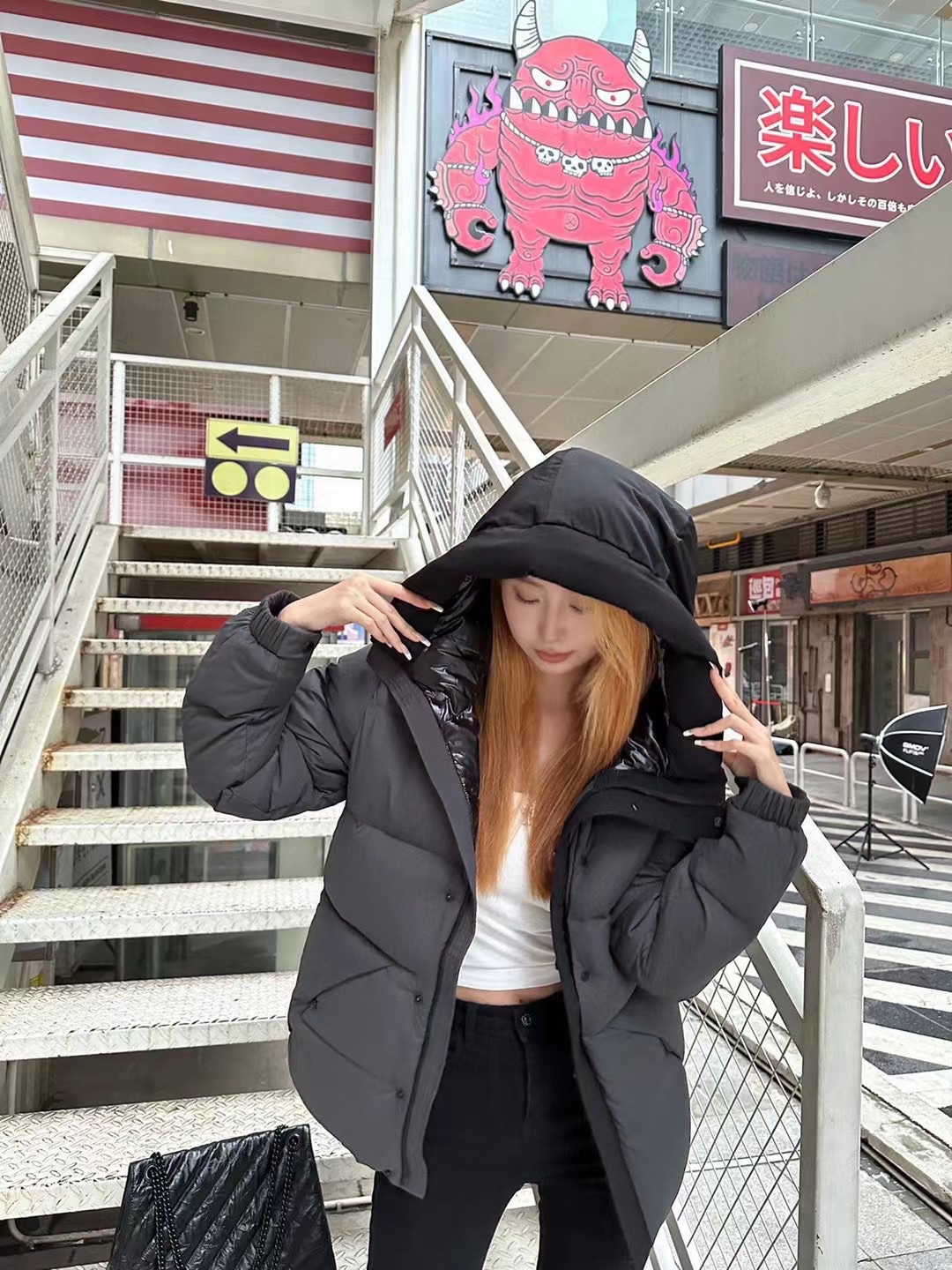 羽绒服-。 MC黑武士冬季爆款羽绒服 短款羽绒服浮雕门禁羽绒服面包服！磨砂利落色彩与剪裁打造干练姿态，身