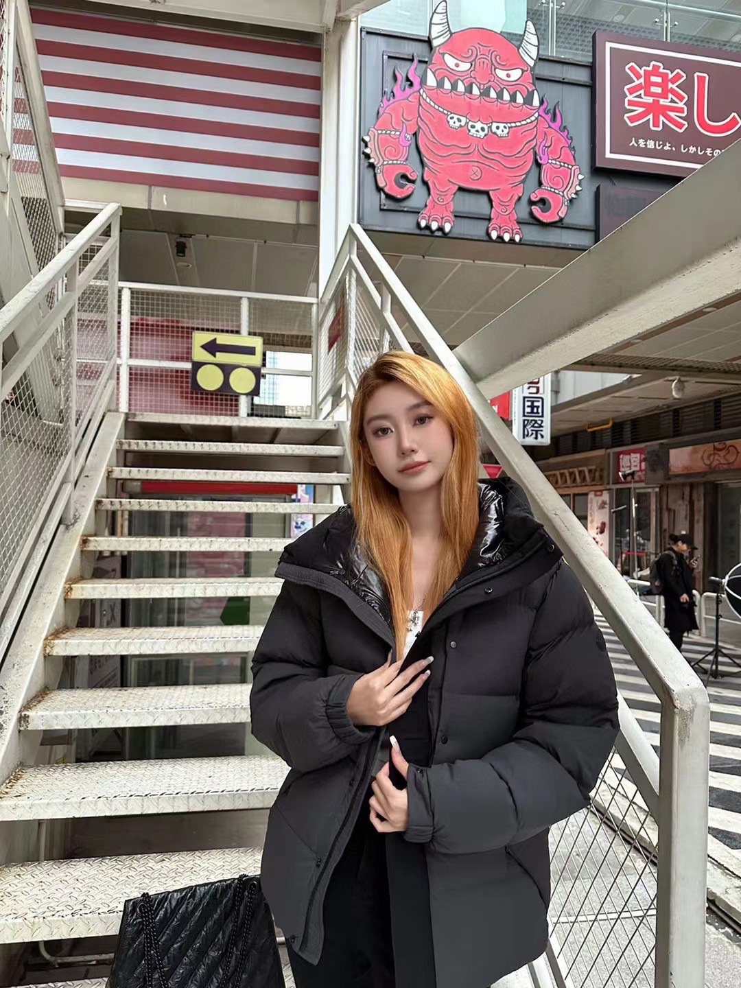 羽绒服-。 MC黑武士冬季爆款羽绒服 短款羽绒服浮雕门禁羽绒服面包服！磨砂利落色彩与剪裁打造干练姿态，身