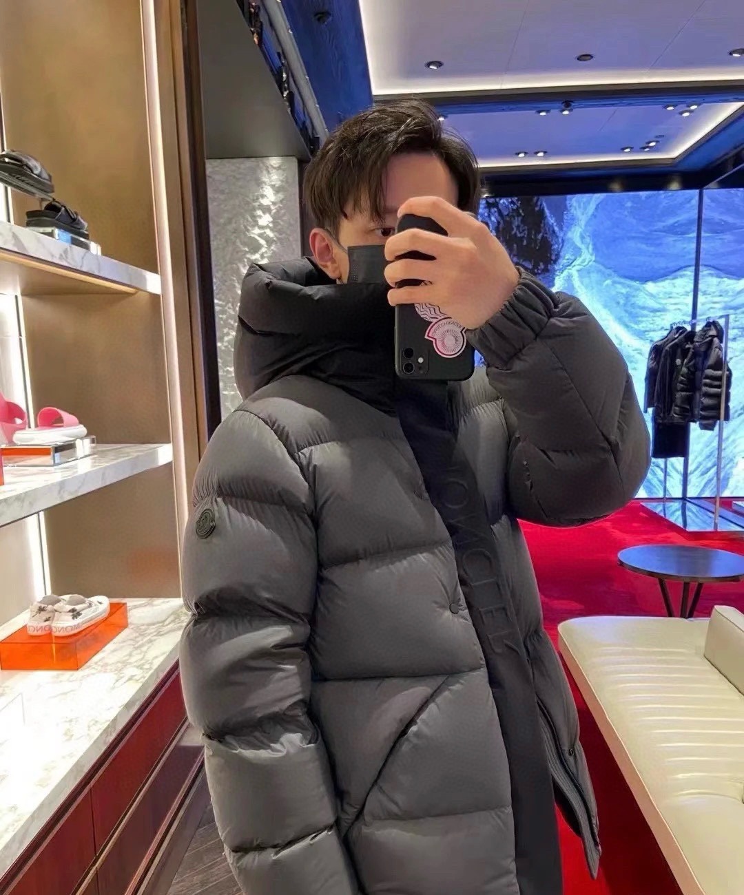 羽绒服-。 MC黑武士冬季爆款羽绒服 短款羽绒服浮雕门禁羽绒服面包服！磨砂利落色彩与剪裁打造干练姿态，身