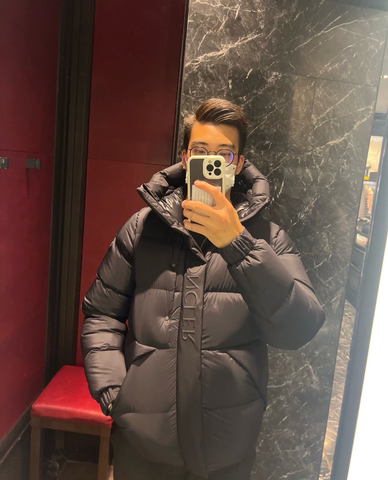 羽绒服-。 MC黑武士冬季爆款羽绒服 短款羽绒服浮雕门禁羽绒服面包服！磨砂利落色彩与剪裁打造干练姿态，身