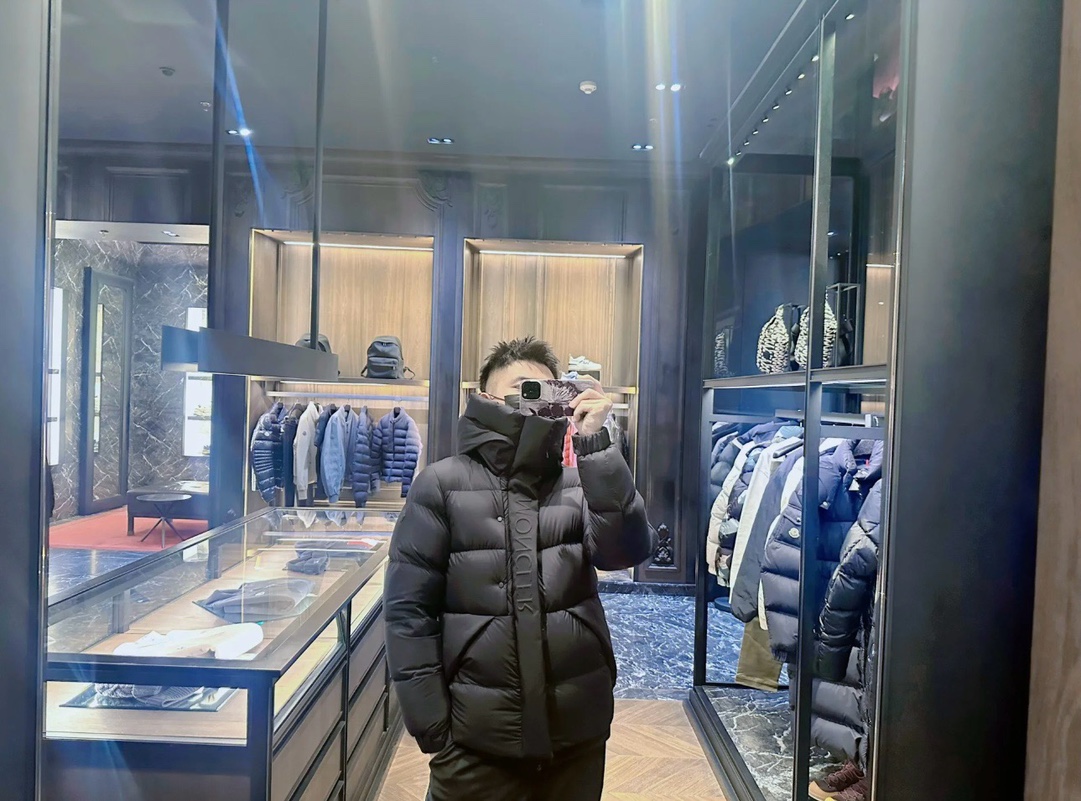 羽绒服-。 MC黑武士冬季爆款羽绒服 短款羽绒服浮雕门禁羽绒服面包服！磨砂利落色彩与剪裁打造干练姿态，身