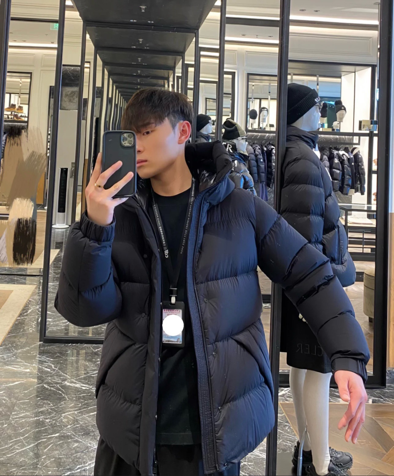 羽绒服-。 MC黑武士冬季爆款羽绒服 短款羽绒服浮雕门禁羽绒服面包服！磨砂利落色彩与剪裁打造干练姿态，身