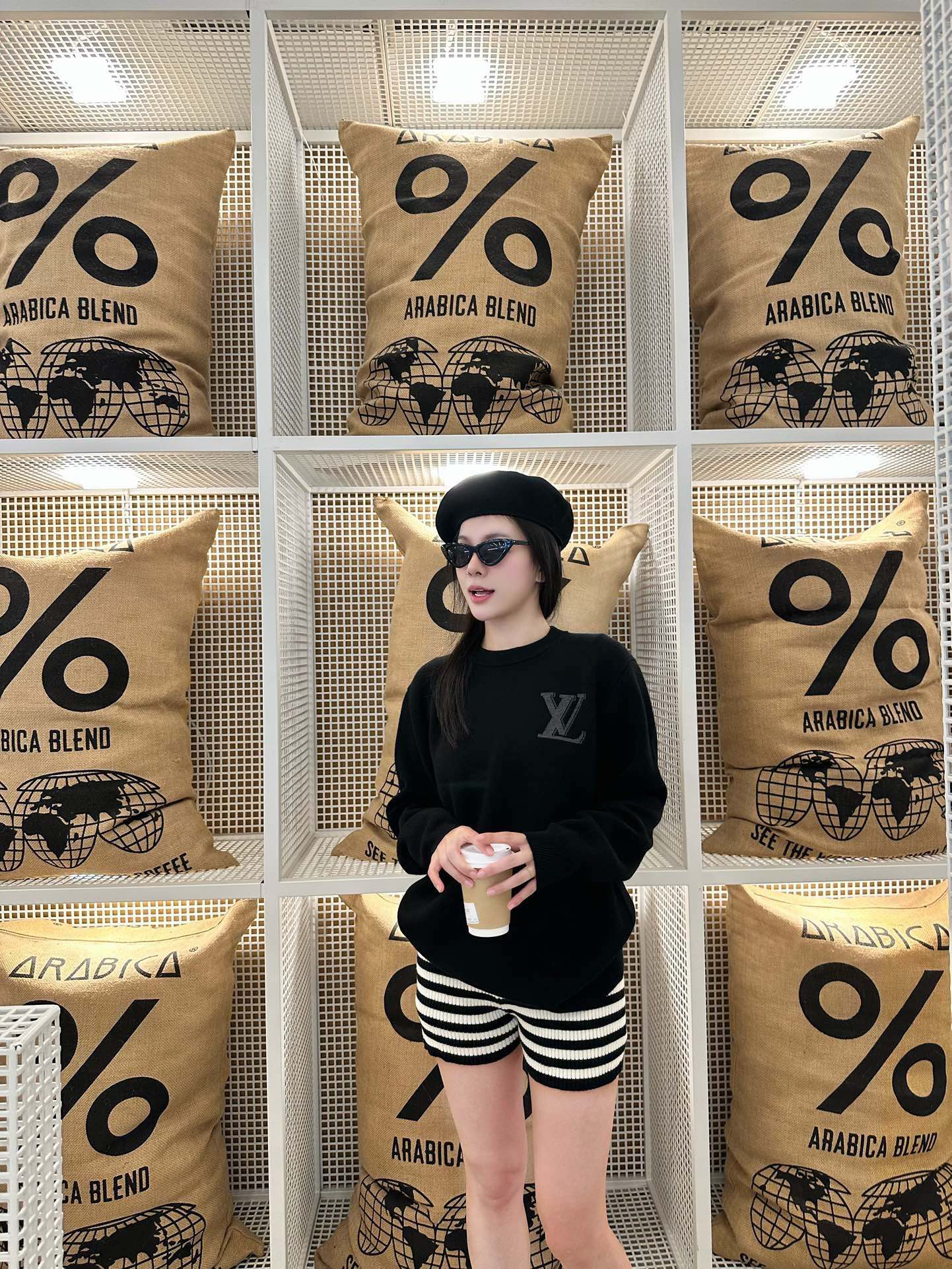 NO:524894,Gray 1V letter jacquard couple wool black sweater. Gray big V letter logo jacquard embellishes on the chest, making the upper body highly recognizable. The simple letter logo highlights the fashionable and classic charm of French luxury!  Customer-supplied super-fine wool yarn needle Stoll CNC machine woven, with no doubt about soft touch and warmth. The wool feel is within reach and you can confirm it. The overall texture characteristics create a super soft and delicate feel, and the texture is even more different from traditional wool. The gray jacquard pattern on the chest forms a sharp contrast with the black bottom body, highlighting the big V theme elements. The loose OS style is cut, the upper body is neat and elegant, fashionable and stylish!  Color black Size S-L, Sweaters,alexander wang19860909灰色1V字母提花情侣款羊毛黑色毛衣 灰色大V字母logo提花点缀于胸前,上身识别度相当高.简简单单的字母标识,彰显出法式高奢的时尚经典魅力！ 客供超精细羊毛纱线正针Stoll数控机织而成,柔触性和保暖性毋庸置疑.毛料感是触手可及的任你证实.整体肌理的特性营造了超柔软细腻的手感,质感更是区别于传统羊毛.胸前大V灰色提花图案与黑色底身形成鲜明对比,突显出大V主题元素.宽松OS版型裁剪,上身利落大方,时尚有型！ 颜色黑色 尺码S-L,,sweaters,alexander wang,Men's clothing