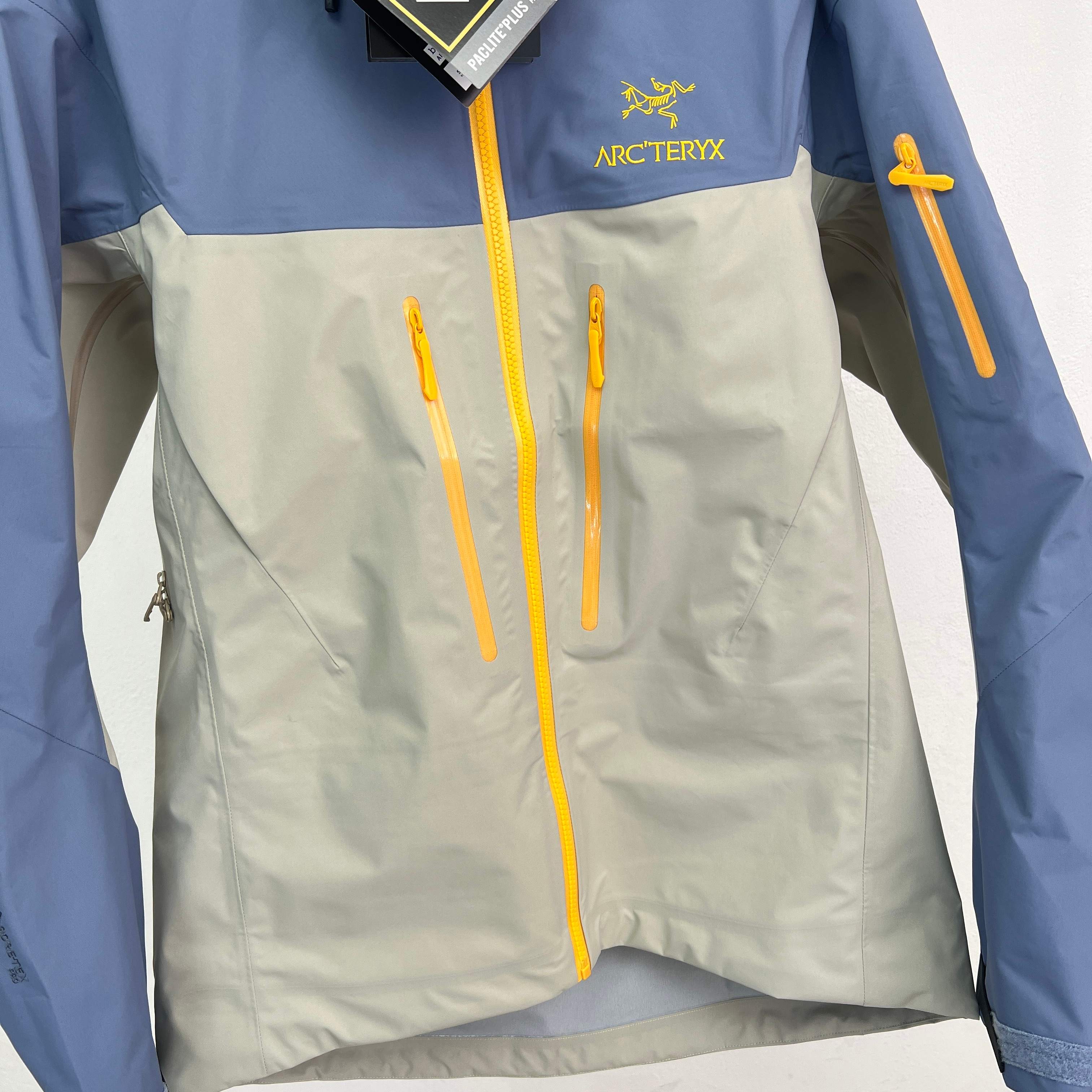 Arc'teryx Alpha SV LNY Chaqueta Impermeable Edición Limitada Año de la Serpiente 6 a1740807429455 6341