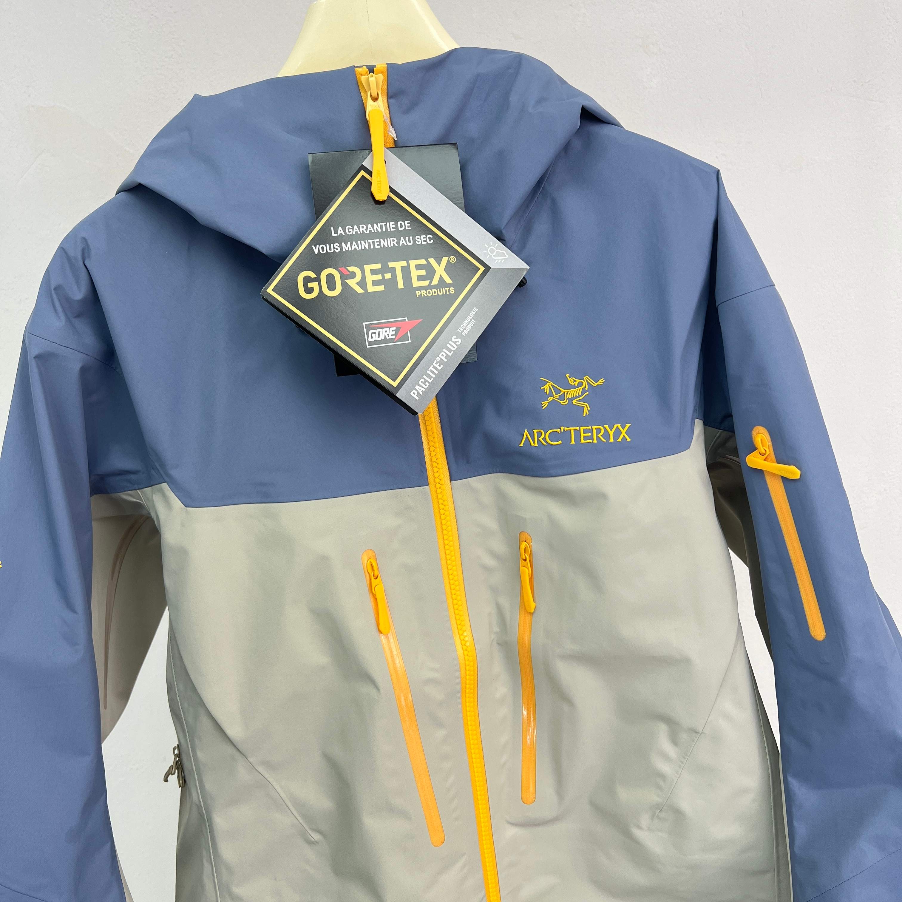 Arc'teryx Alpha SV LNY Chaqueta Impermeable Edición Limitada Año de la Serpiente 5 a1740807429500 5168