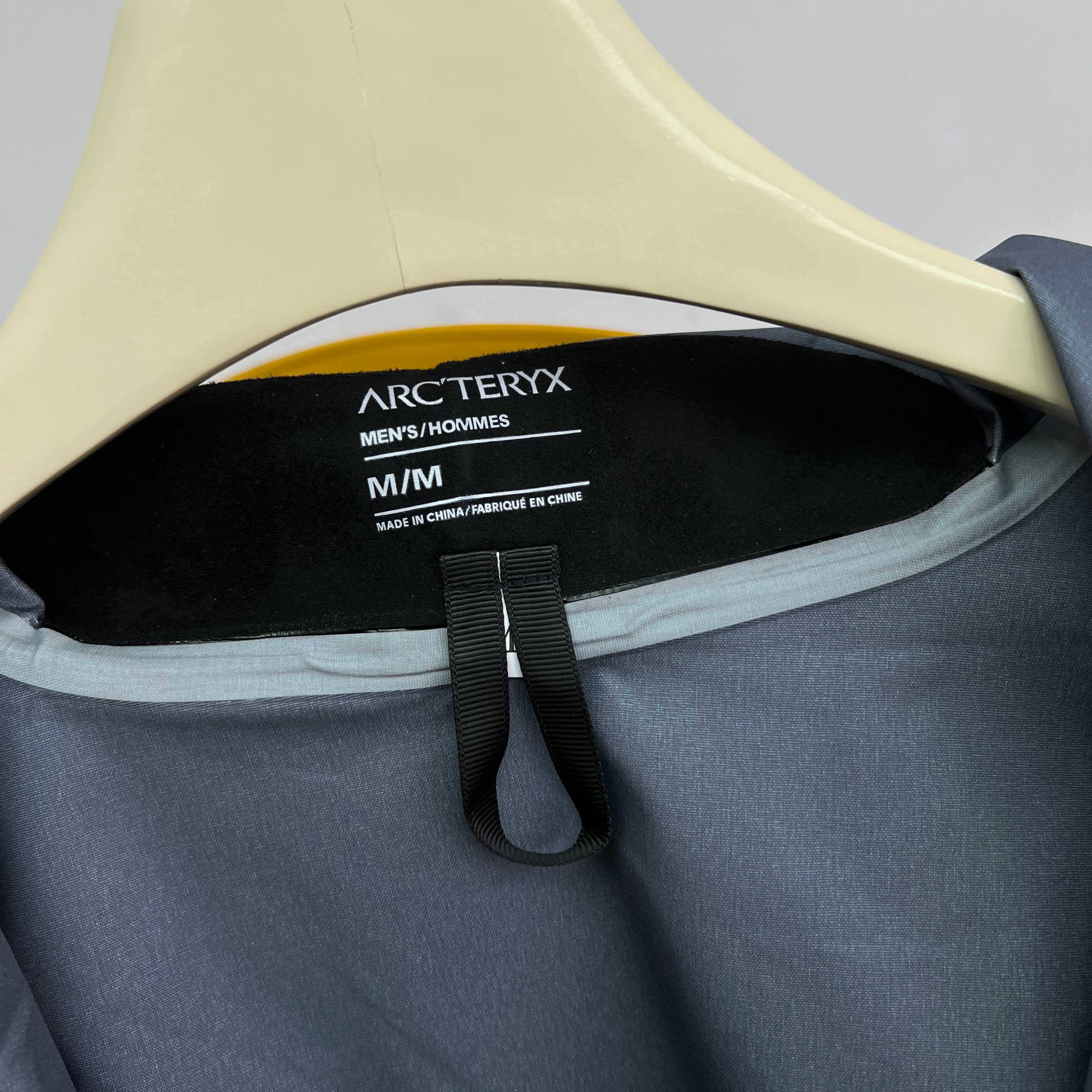 Arc'teryx Alpha SV LNY Chaqueta Impermeable Edición Limitada Año de la Serpiente 9 a1740807432278 4521