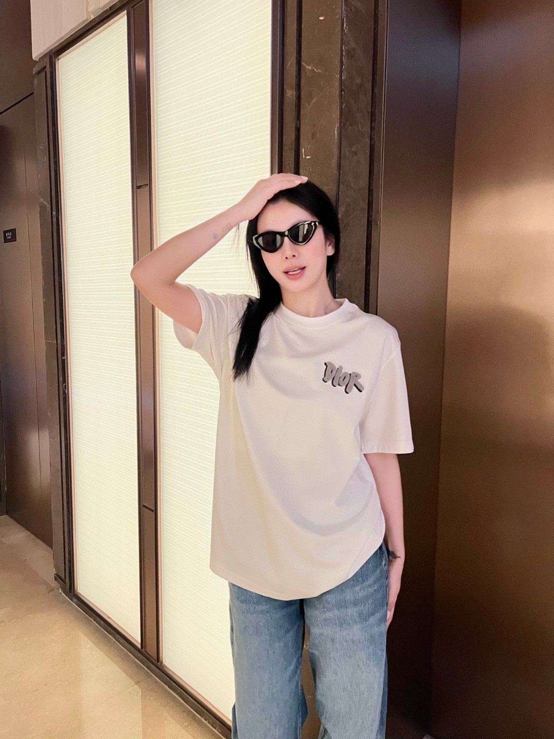  小迪毛巾绣花工艺标识情侣款短袖
 重温经典~高级感拉满的Di**毛巾绣短袖来了！胸前立体“DI**”毛