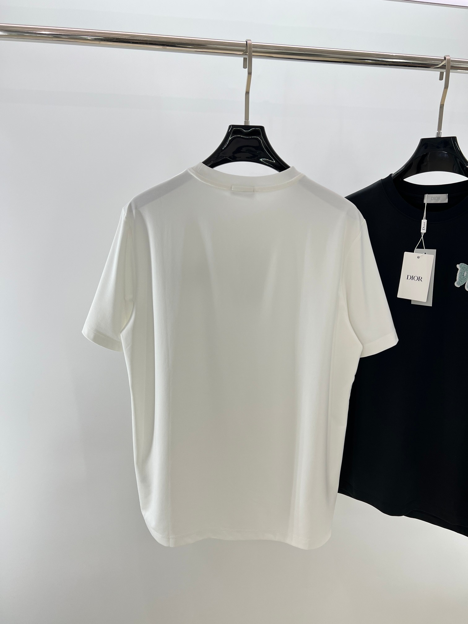  小迪毛巾绣花工艺标识情侣款短袖
 重温经典~高级感拉满的Di**毛巾绣短袖来了！胸前立体“DI**”毛