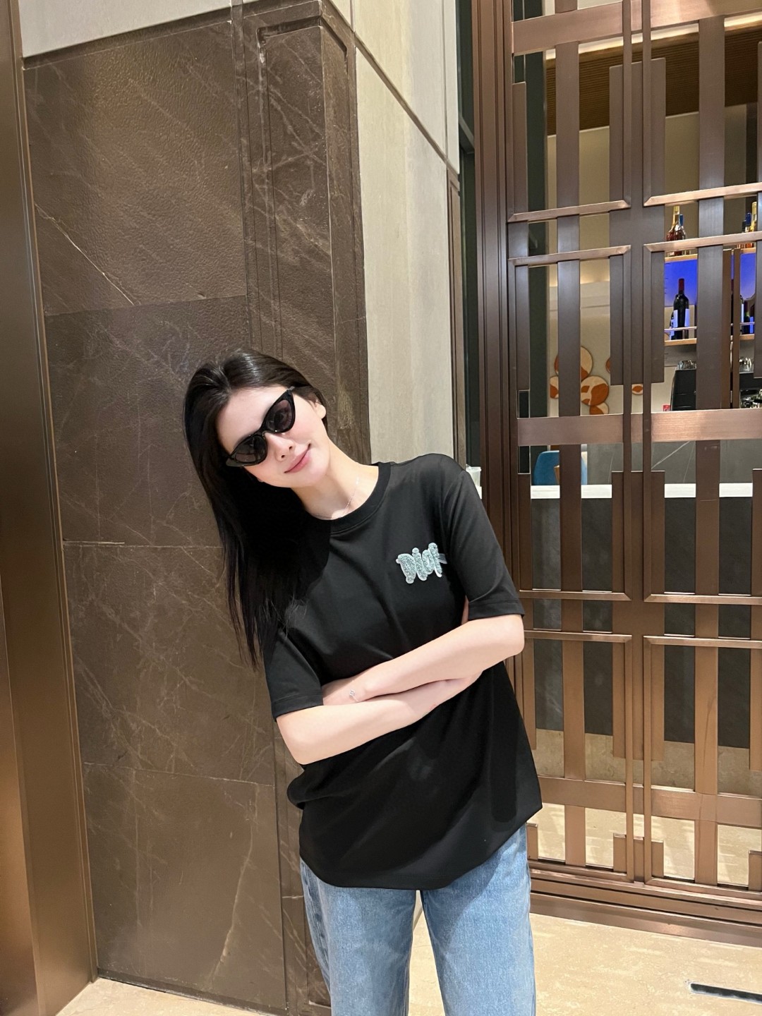  小迪毛巾绣花工艺标识情侣款短袖
 重温经典~高级感拉满的Di**毛巾绣短袖来了！胸前立体“DI**”毛