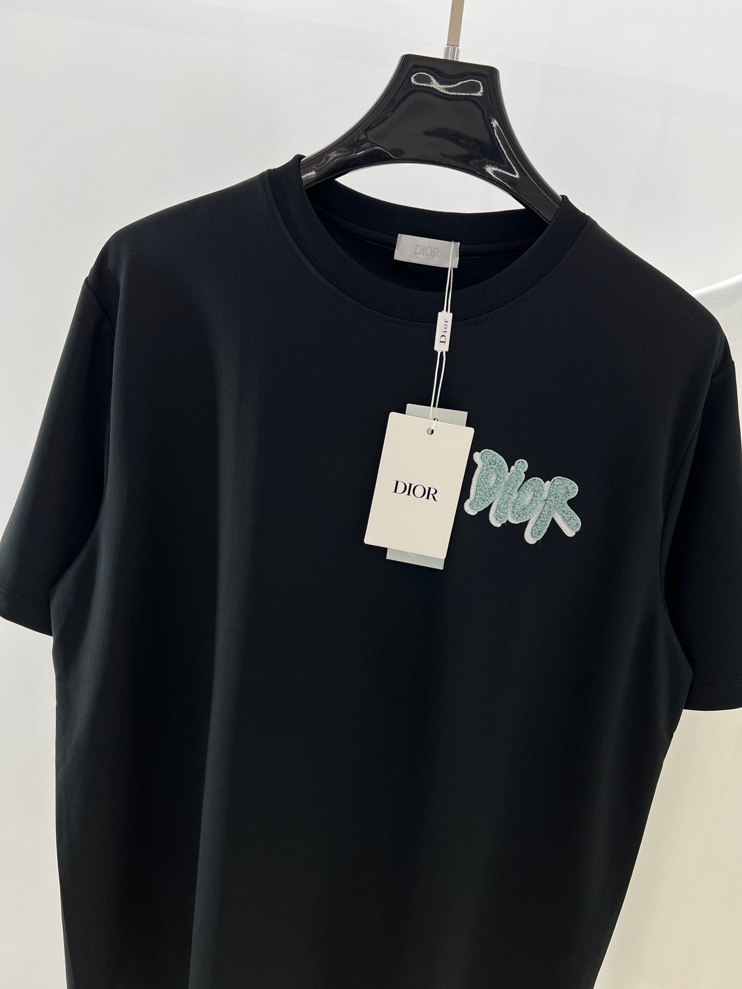  小迪毛巾绣花工艺标识情侣款短袖
 重温经典~高级感拉满的Di**毛巾绣短袖来了！胸前立体“DI**”毛