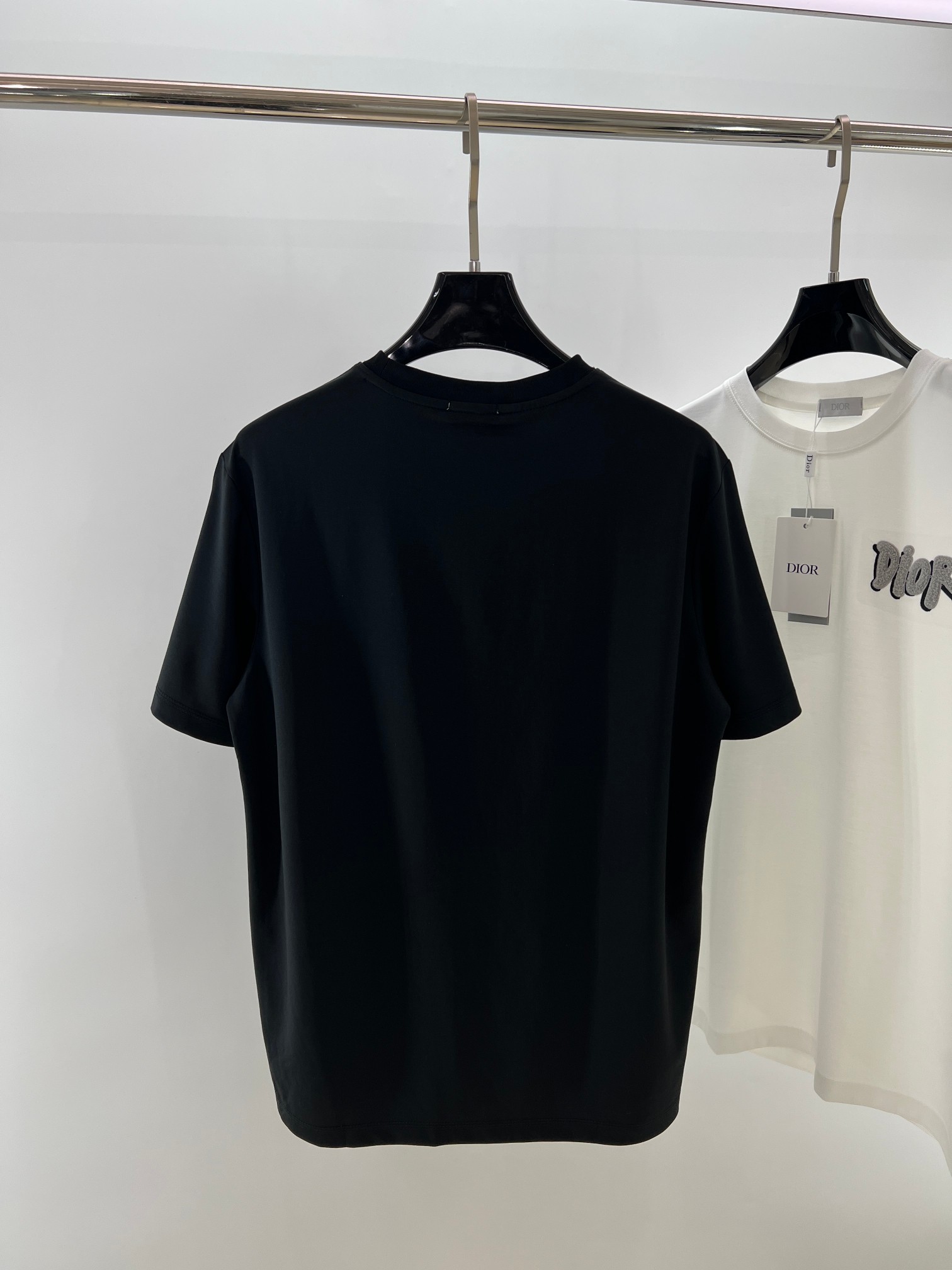  小迪毛巾绣花工艺标识情侣款短袖
 重温经典~高级感拉满的Di**毛巾绣短袖来了！胸前立体“DI**”毛