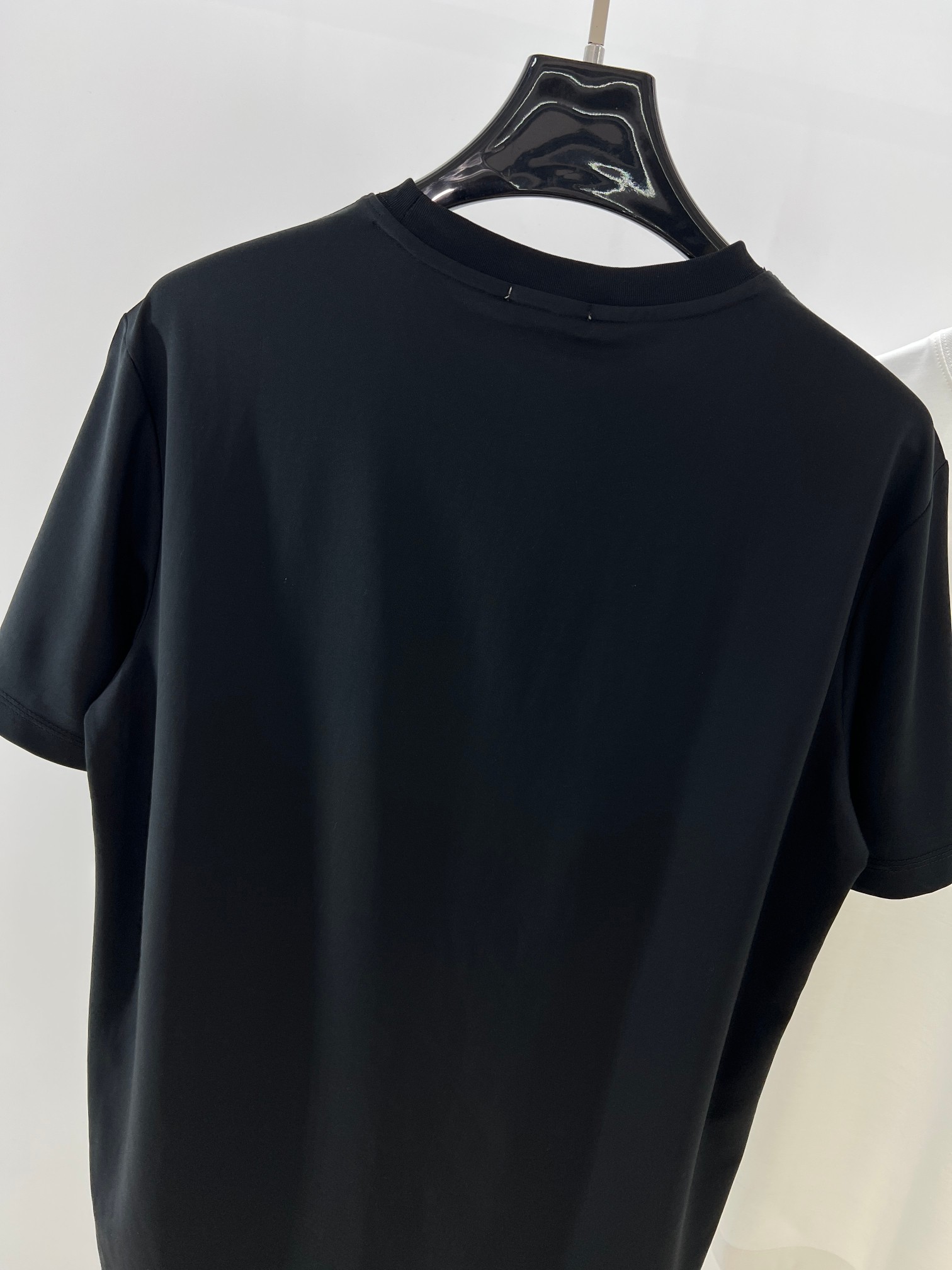  小迪毛巾绣花工艺标识情侣款短袖
 重温经典~高级感拉满的Di**毛巾绣短袖来了！胸前立体“DI**”毛