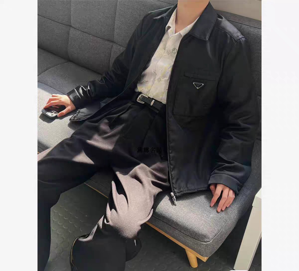 NO:511986,Pra triangle logo long-sleeved jacket jacket developed fabric for custom high density recycled nylon Customized hardware exclusive custom texture full P home KF triangle brand Mirror effect Font clarity Flash sale all three marks on the market All three marks Customized Washing material is the same as the original B and exquisite workmanship. Color black Size 48 50 52 54,,prada,jackets & coats,jackets & coats,alexander wang19860909Pra三角标logo长袖夹克衫外套 开发面料为定制高密再生尼龙 定制的 五金独家定制质感拉满 P家的这个标KF的三角牌 镜面效果 字体的清晰度 秒杀市面所有 三标 全部订制 洗标材质 和原B是一样的 做工精致. 颜色黑色 尺码 48 50 52 54,,prada,jackets & coats,jackets & coats,alexander wang,Men's clothing