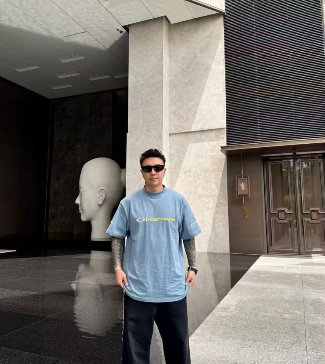 NO:155891,BLCG 2025ss Tracksuit Logo Grey Blue and Yellow Dry Jersey Silhouette T-shirt Dry Jersey Fabric Round neck short sleeves Front, sleeves and back are embroidered with tracksuit logo artworks Color Black Blue Size XS-L Exclusive, T-shirt,tees, t-shirt,alexander wang19860909BLCG 2025ss Tracksuit Logo灰蓝色和黄色干爽平纹针织廓形T恤 干爽平纹针织面料 圆领短袖 正面、衣袖和背面饰以tracksuit logo艺术作品刺绣 颜色黑色 蓝色 尺码XS-L 独家专供,,T-shirt,tees，t-shirt,alexander wang,Men's clothing