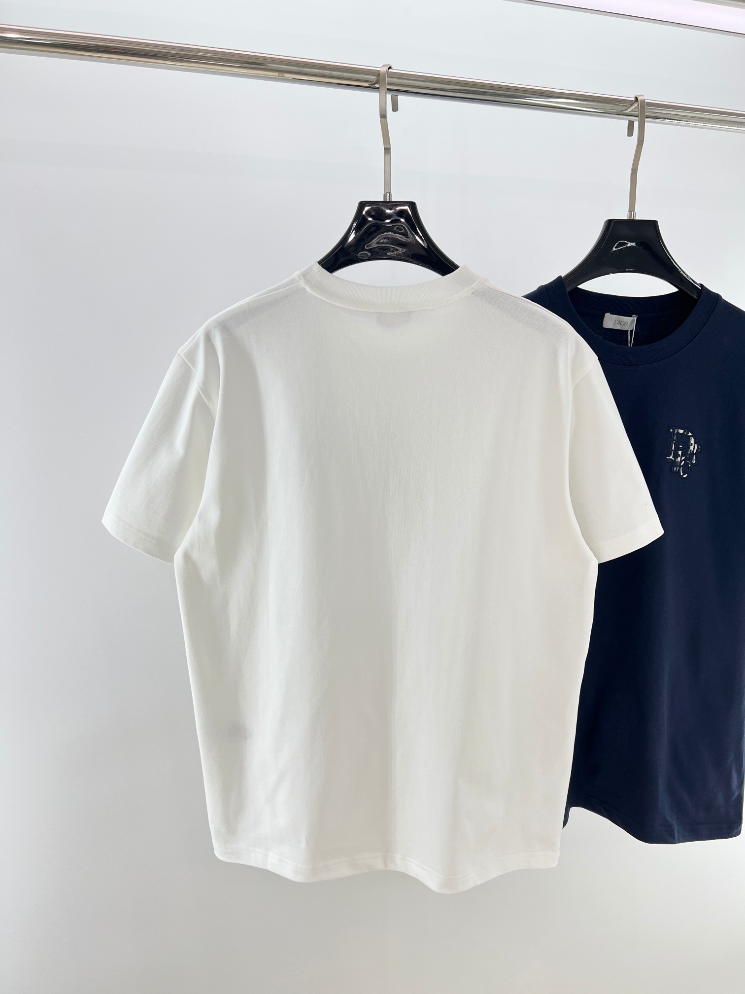 CD老花小标~夏季新款纯棉短袖T恤 高阶松弛感穿搭首选，经典老花小标刺绣，精致不张扬，低调彰显品味。高克