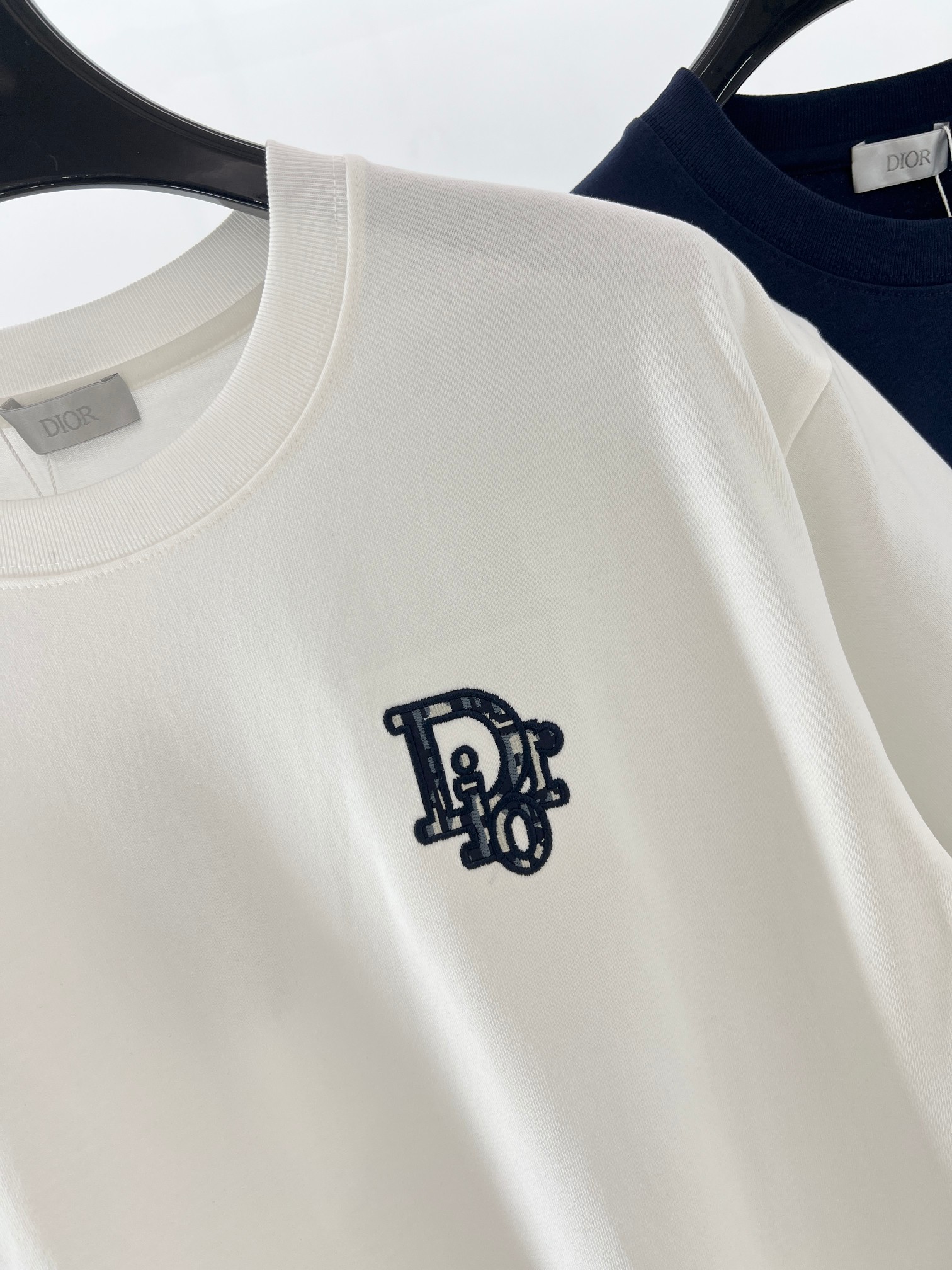 CD老花小标~夏季新款纯棉短袖T恤 高阶松弛感穿搭首选，经典老花小标刺绣，精致不张扬，低调彰显品味。高克