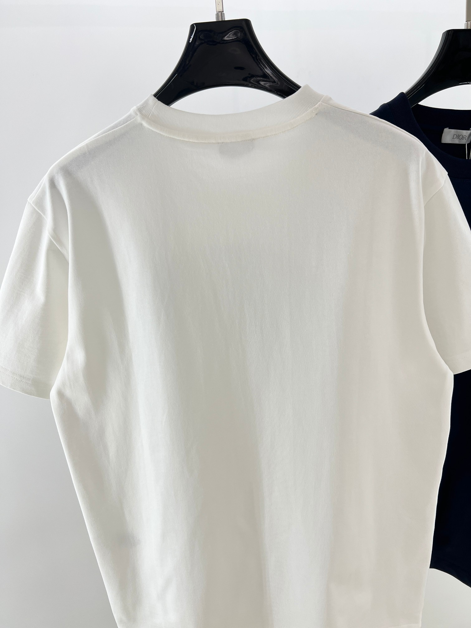 CD老花小标~夏季新款纯棉短袖T恤 高阶松弛感穿搭首选，经典老花小标刺绣，精致不张扬，低调彰显品味。高克