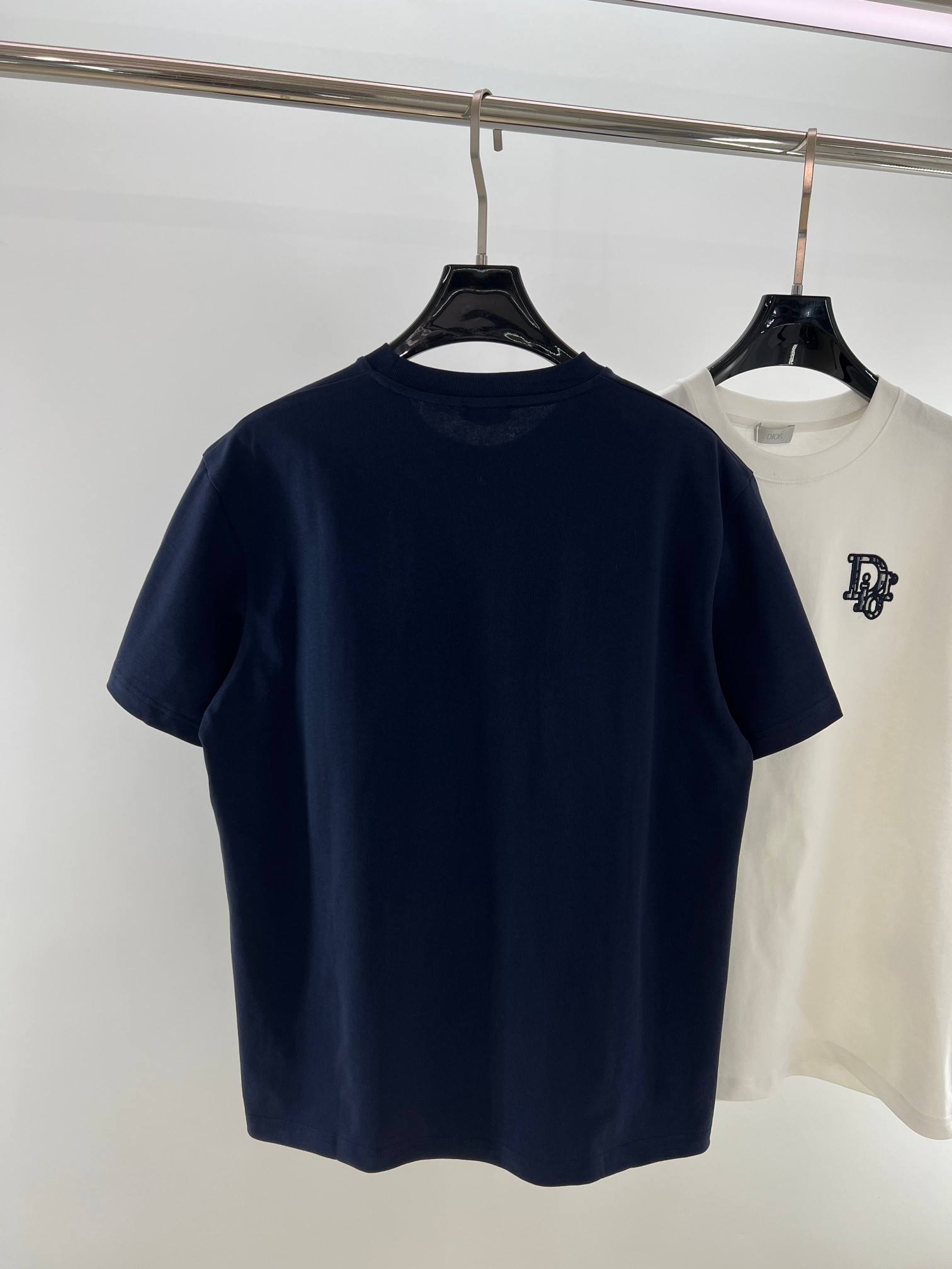 CD老花小标~夏季新款纯棉短袖T恤 高阶松弛感穿搭首选，经典老花小标刺绣，精致不张扬，低调彰显品味。高克