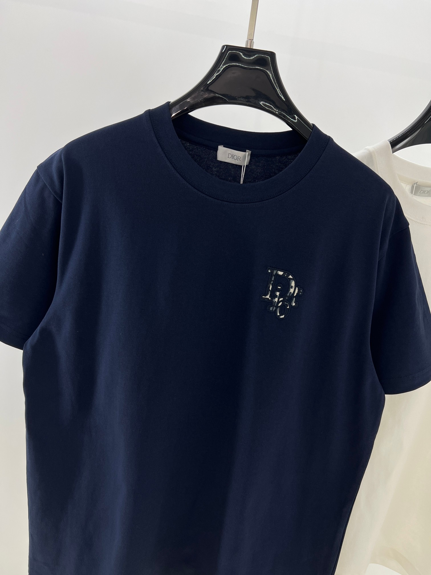 CD老花小标~夏季新款纯棉短袖T恤 高阶松弛感穿搭首选，经典老花小标刺绣，精致不张扬，低调彰显品味。高克