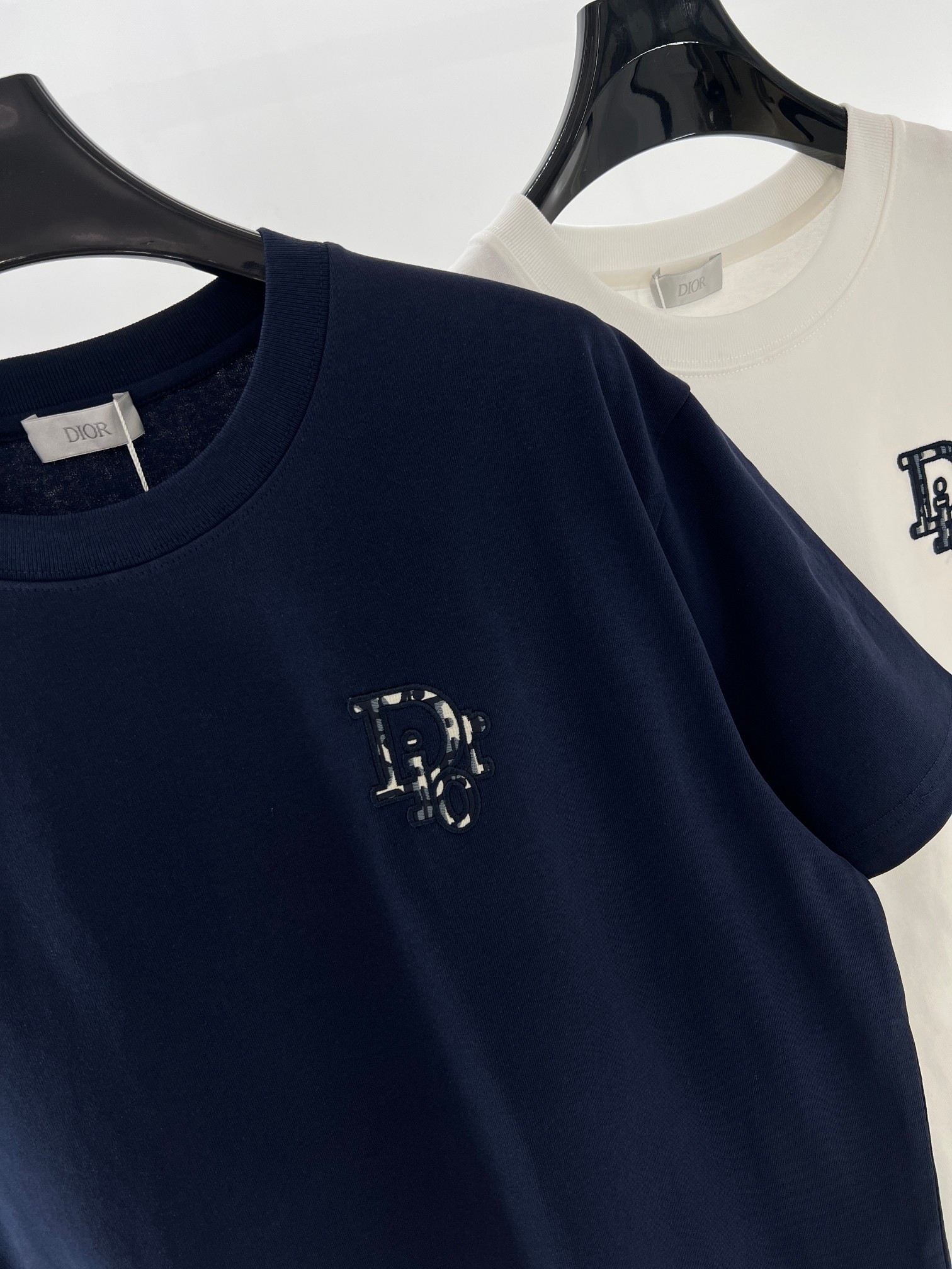 CD老花小标~夏季新款纯棉短袖T恤 高阶松弛感穿搭首选，经典老花小标刺绣，精致不张扬，低调彰显品味。高克