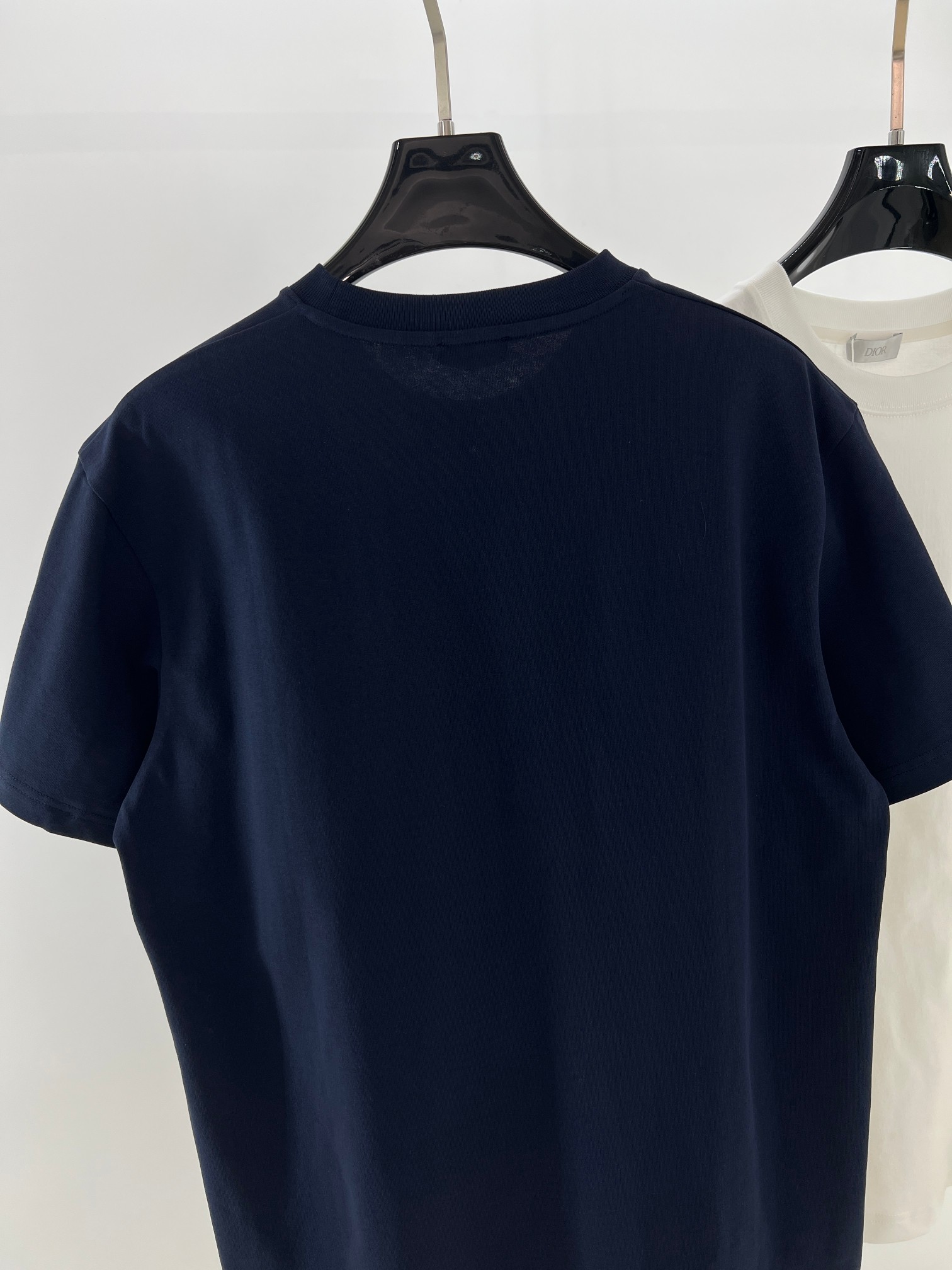 CD老花小标~夏季新款纯棉短袖T恤 高阶松弛感穿搭首选，经典老花小标刺绣，精致不张扬，低调彰显品味。高克