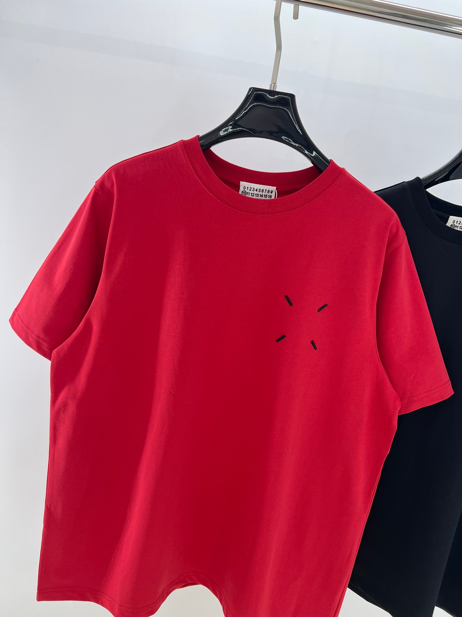 MM6马吉拉*经典回归！情侣款短袖T恤 简约不简单的MM6短袖，把舒适与时髦一键拿捏，情侣党闭眼入，一起