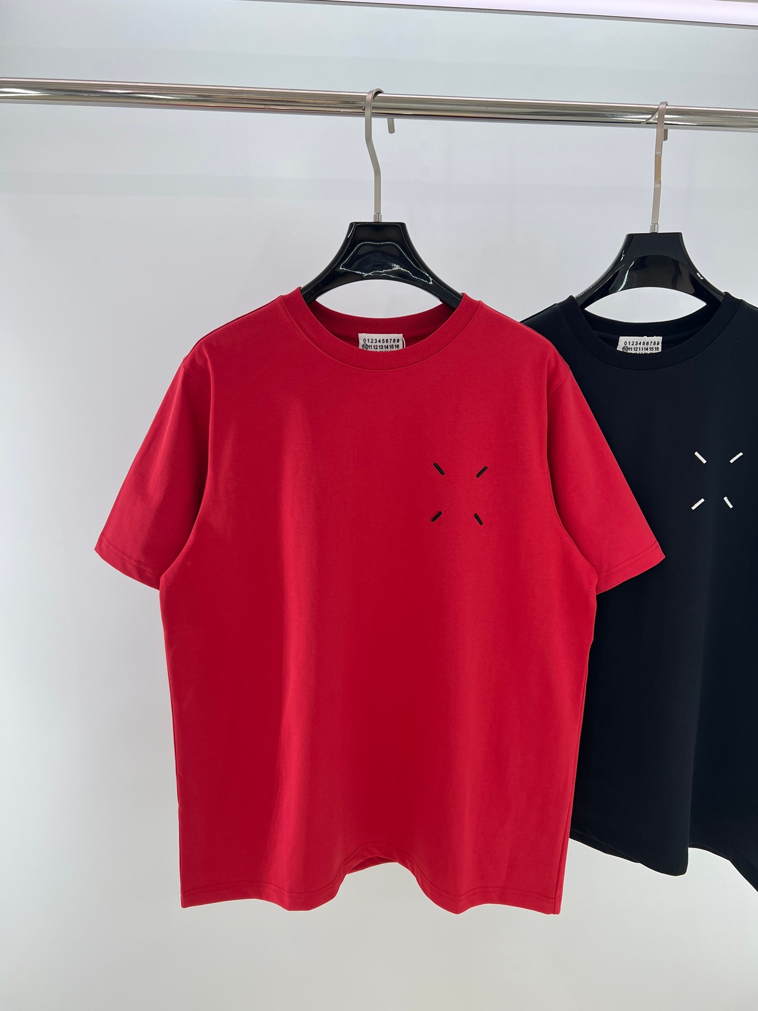 MM6马吉拉*经典回归！情侣款短袖T恤 简约不简单的MM6短袖，把舒适与时髦一键拿捏，情侣党闭眼入，一起